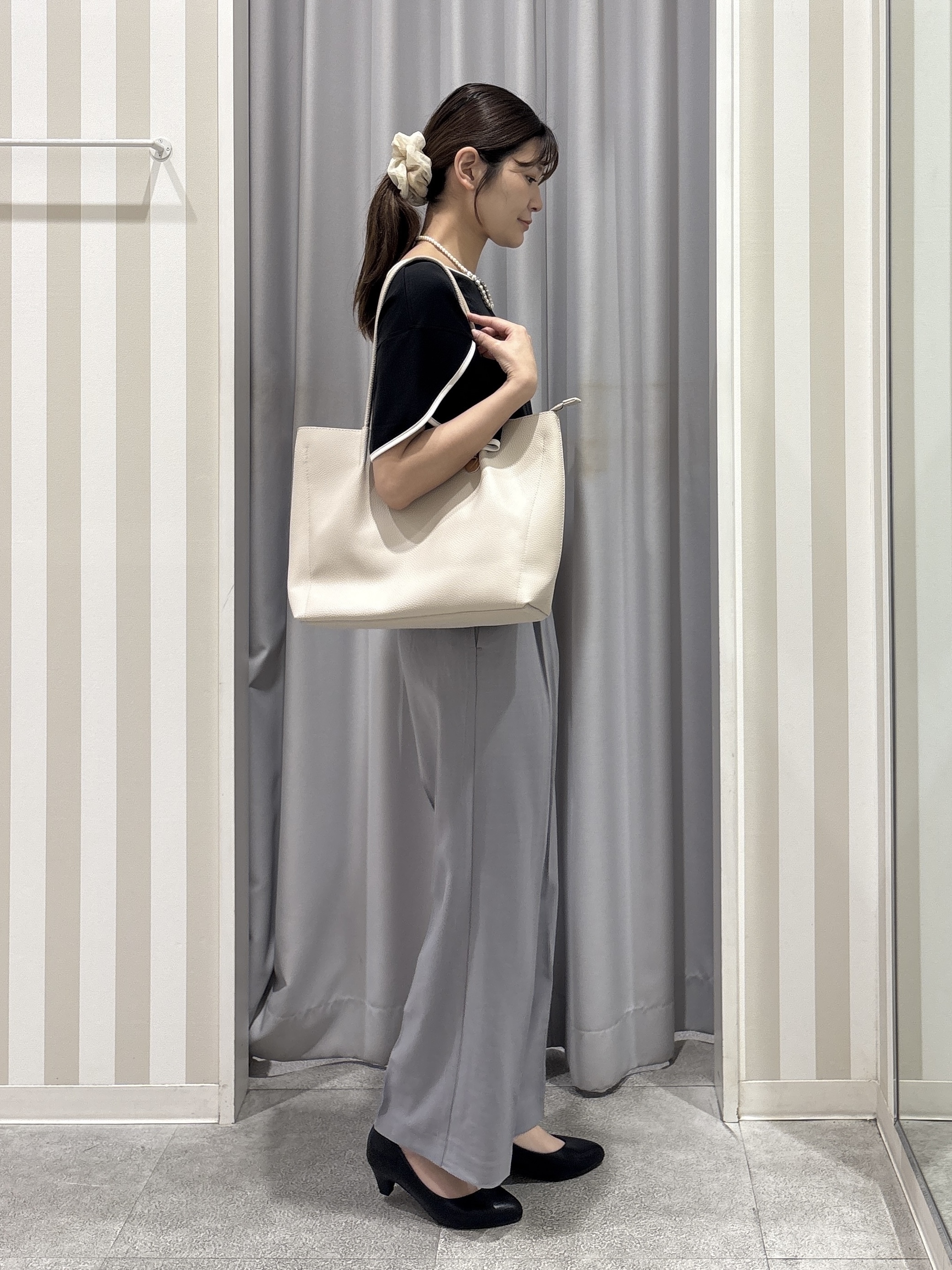 Rikaさんの「SHOO･LA･RUE｜【ひんやり/洗濯機可/S-LL】配色パイピング フレアスリーブトップス」を使ったコーディネート