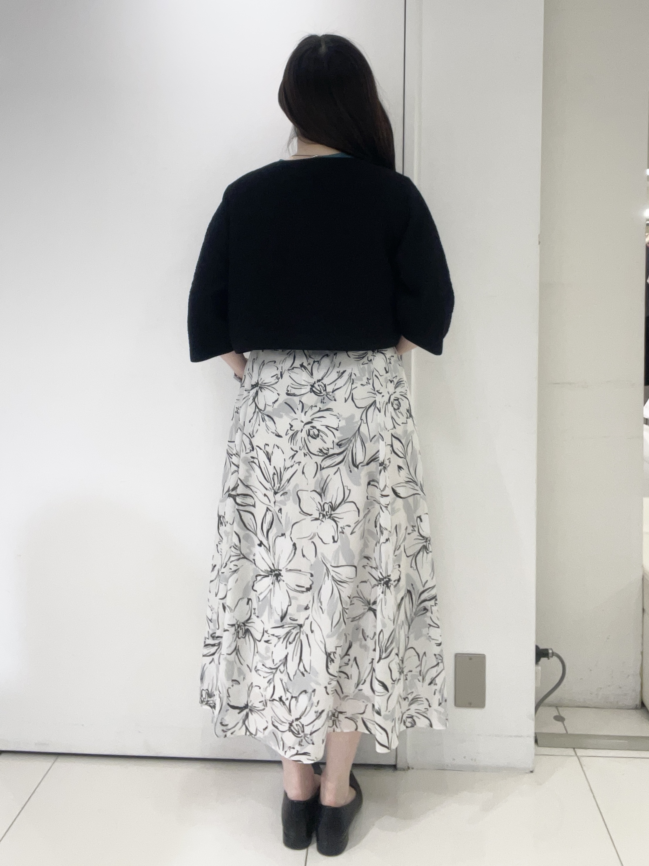 moeさんの「UNTITLED｜【ストレッチ性/洗える】短丈ニットカーディガン」を使ったコーディネート