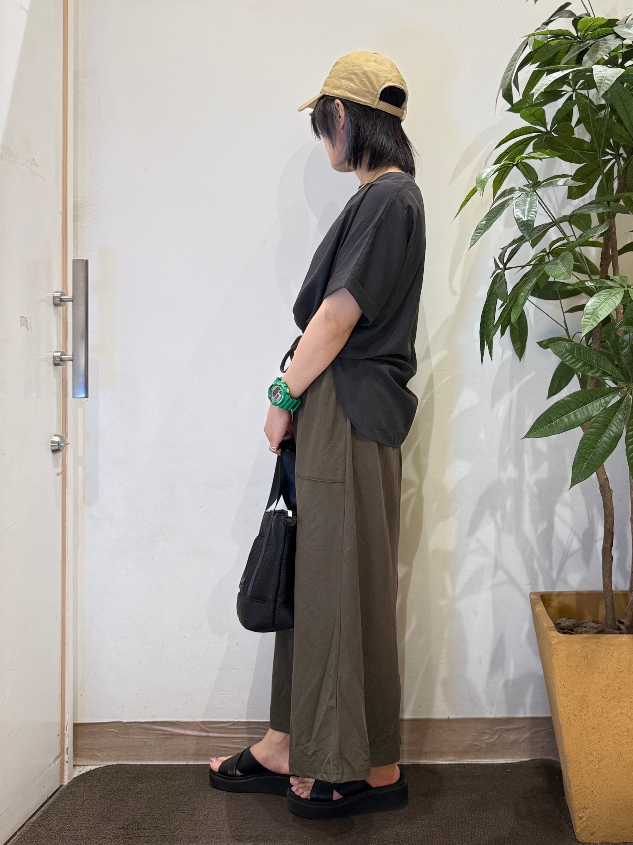 misakiさんの「SHOO･LA･RUE｜【ひんやり/着丈選べる/体型カバー】洗濯後しわになりにくい さらさらドルマンブラウス」を使ったコーディネート