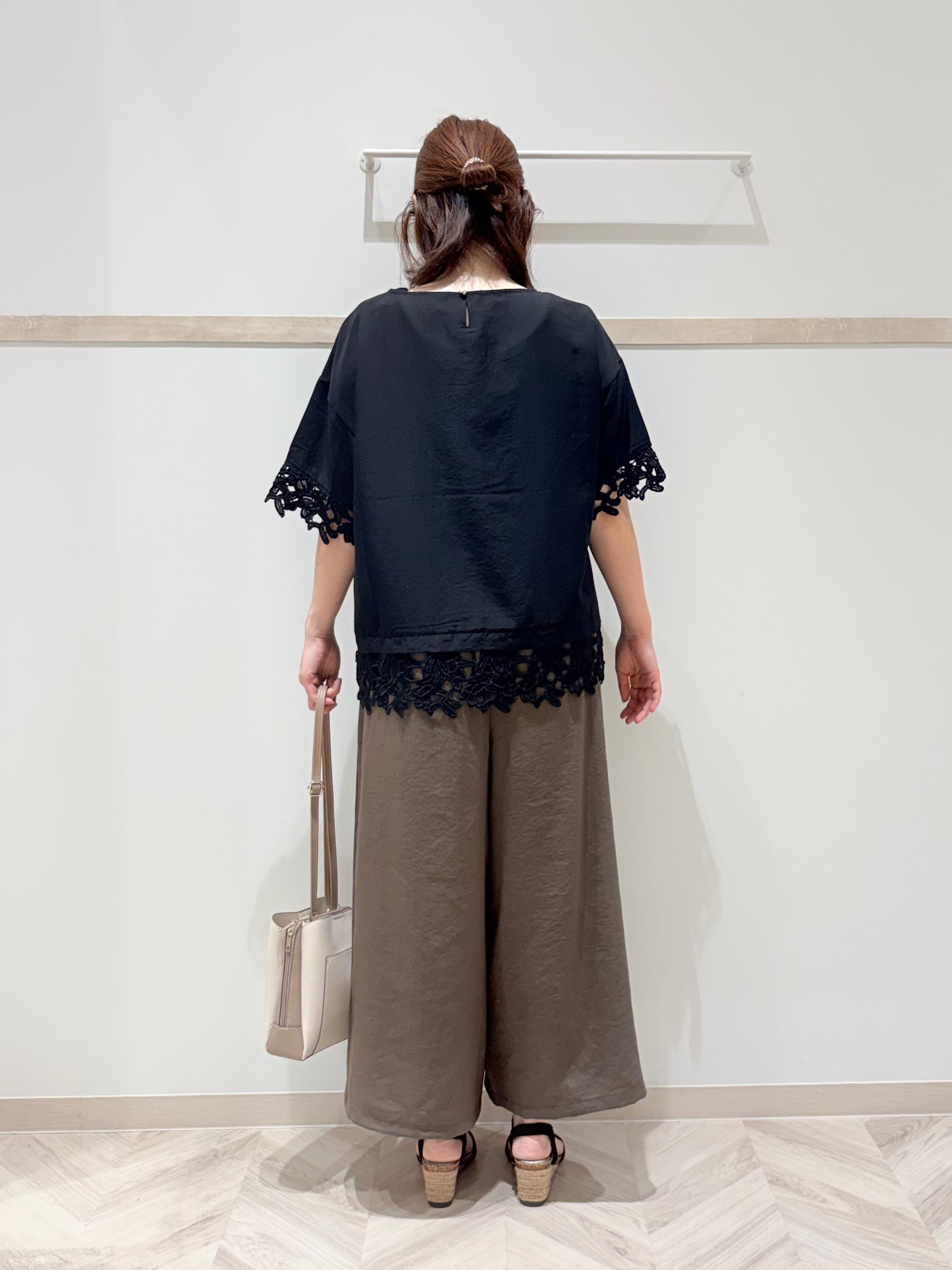 c_h_i_k_aさんの「SHOO･LA･RUE｜【ひんやり/洗濯後しわになりにくい/S-LL】コーデの主役になる レース付きブラウス」を使ったコーディネート