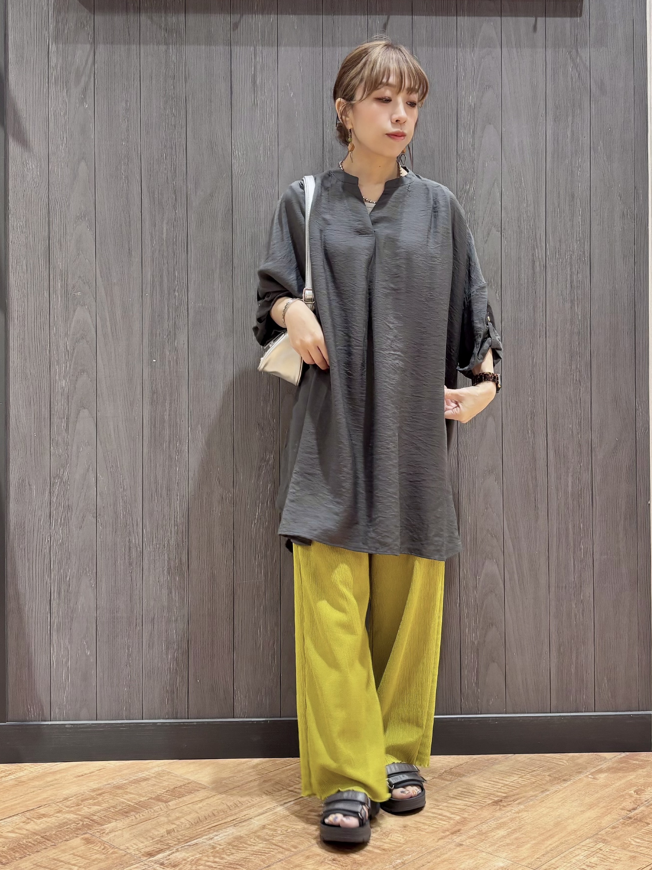 meiさんの「SHOO･LA･RUE｜【ひんやり/S-LL/洗濯機可】体型カバー叶える 大人のゆるドルマンチュニック」を使ったコーディネート