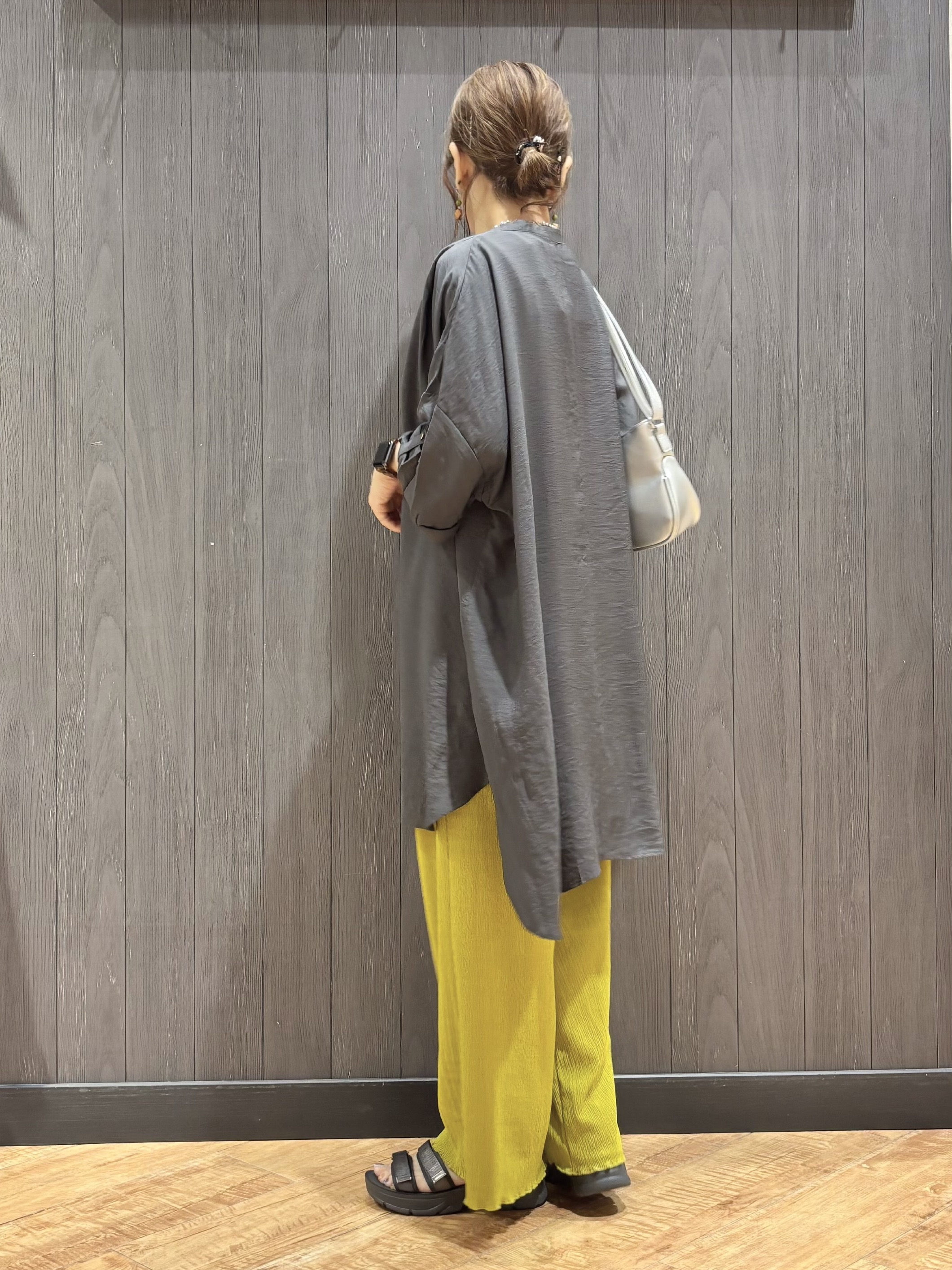 meiさんの「SHOO･LA･RUE｜【ひんやり/S-LL/洗濯機可】体型カバー叶える 大人のゆるドルマンチュニック」を使ったコーディネート