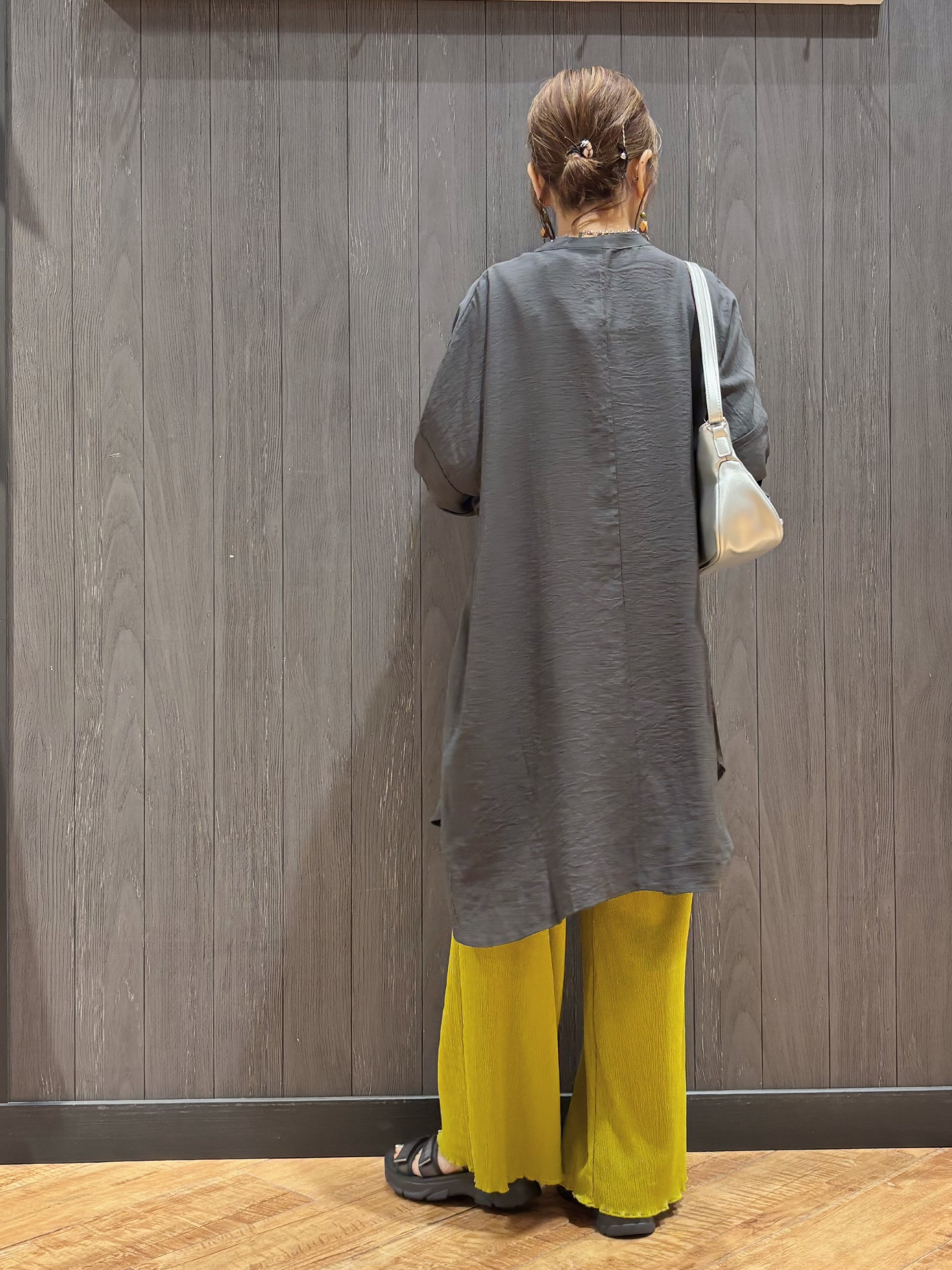 meiさんの「SHOO･LA･RUE｜【ひんやり/S-LL/洗濯機可】体型カバー叶える 大人のゆるドルマンチュニック」を使ったコーディネート