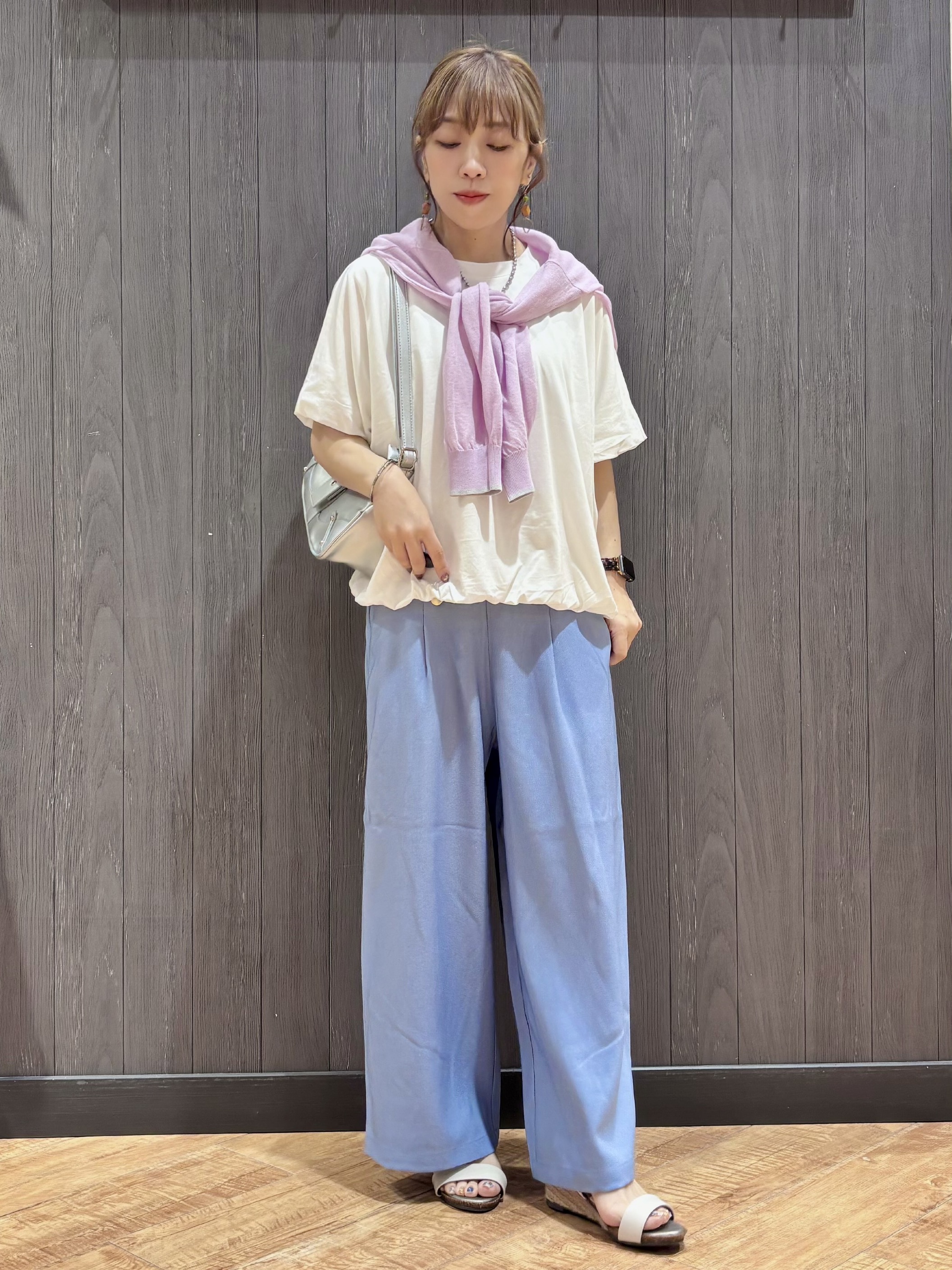 meiさんの「SHOO･LA･RUE｜【ひんやり/洗濯機可】インせず着られる バルーンデザインTシャツ」を使ったコーディネート