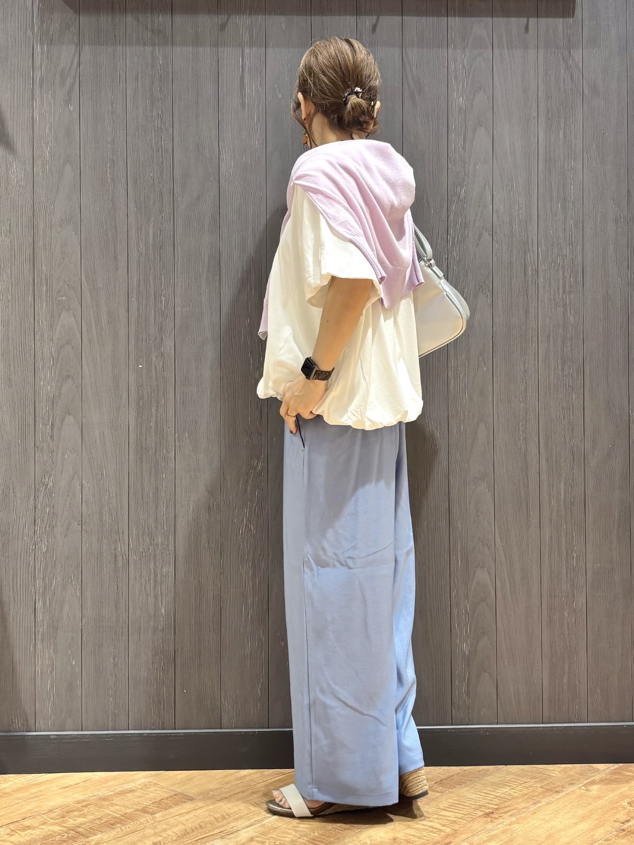 meiさんの「SHOO･LA･RUE｜【ひんやり/洗濯機可】インせず着られる バルーンデザインTシャツ」を使ったコーディネート
