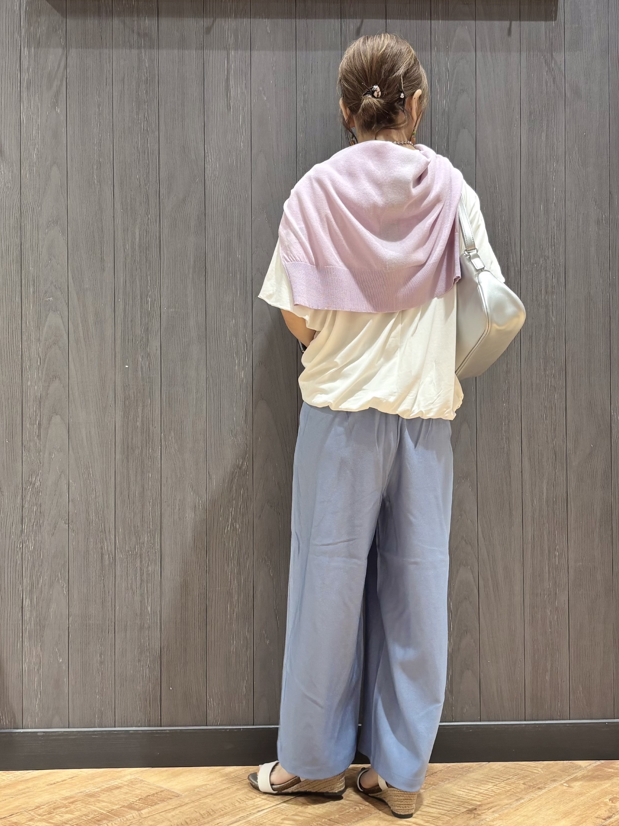 meiさんの「SHOO･LA･RUE｜【ひんやり/洗濯機可】インせず着られる バルーンデザインTシャツ」を使ったコーディネート