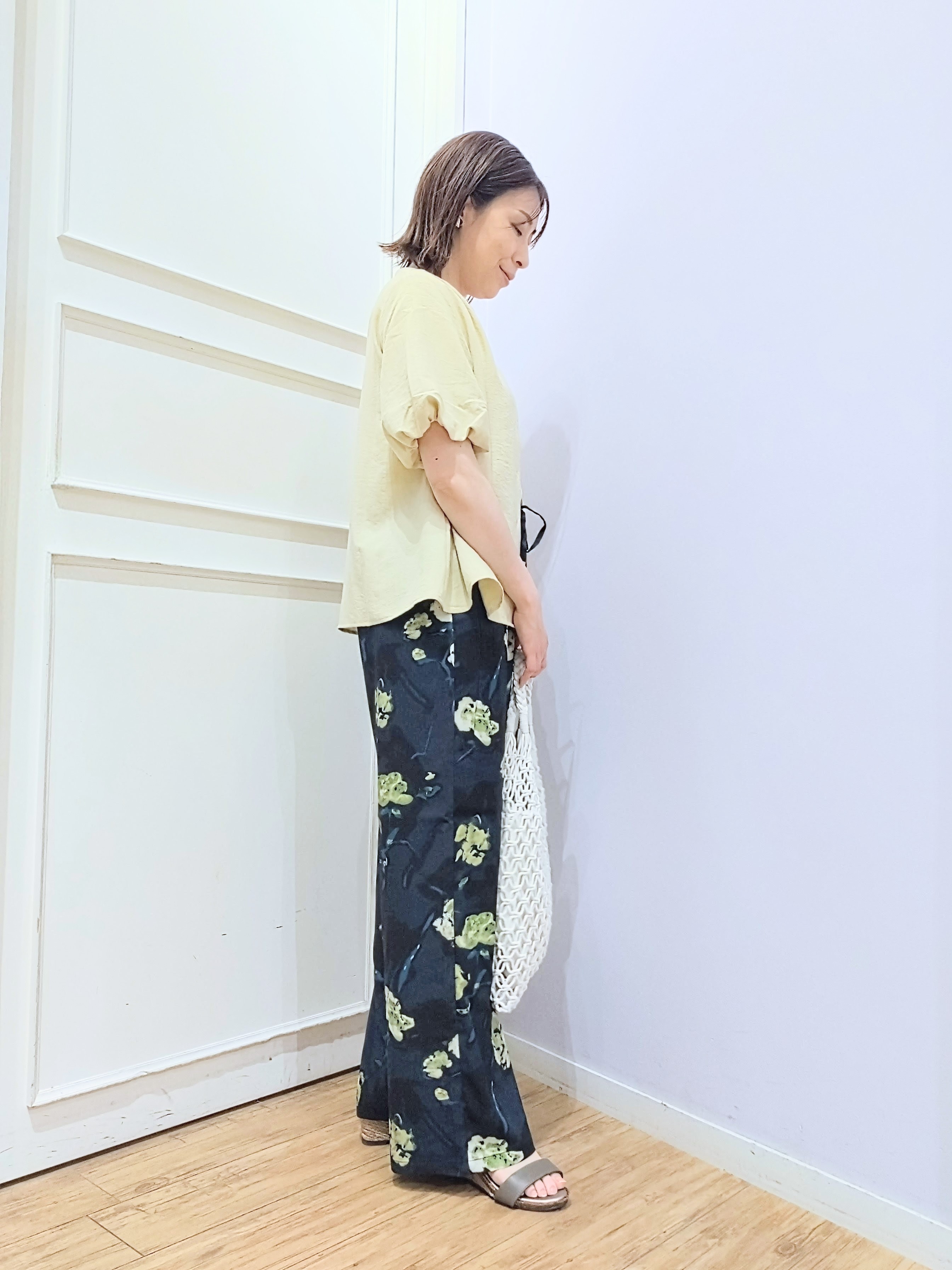 miomioさんの「SHOO･LA･RUE｜【S-LL/洗濯機可】バルーンスリーブ　キーネックブラウス」を使ったコーディネート