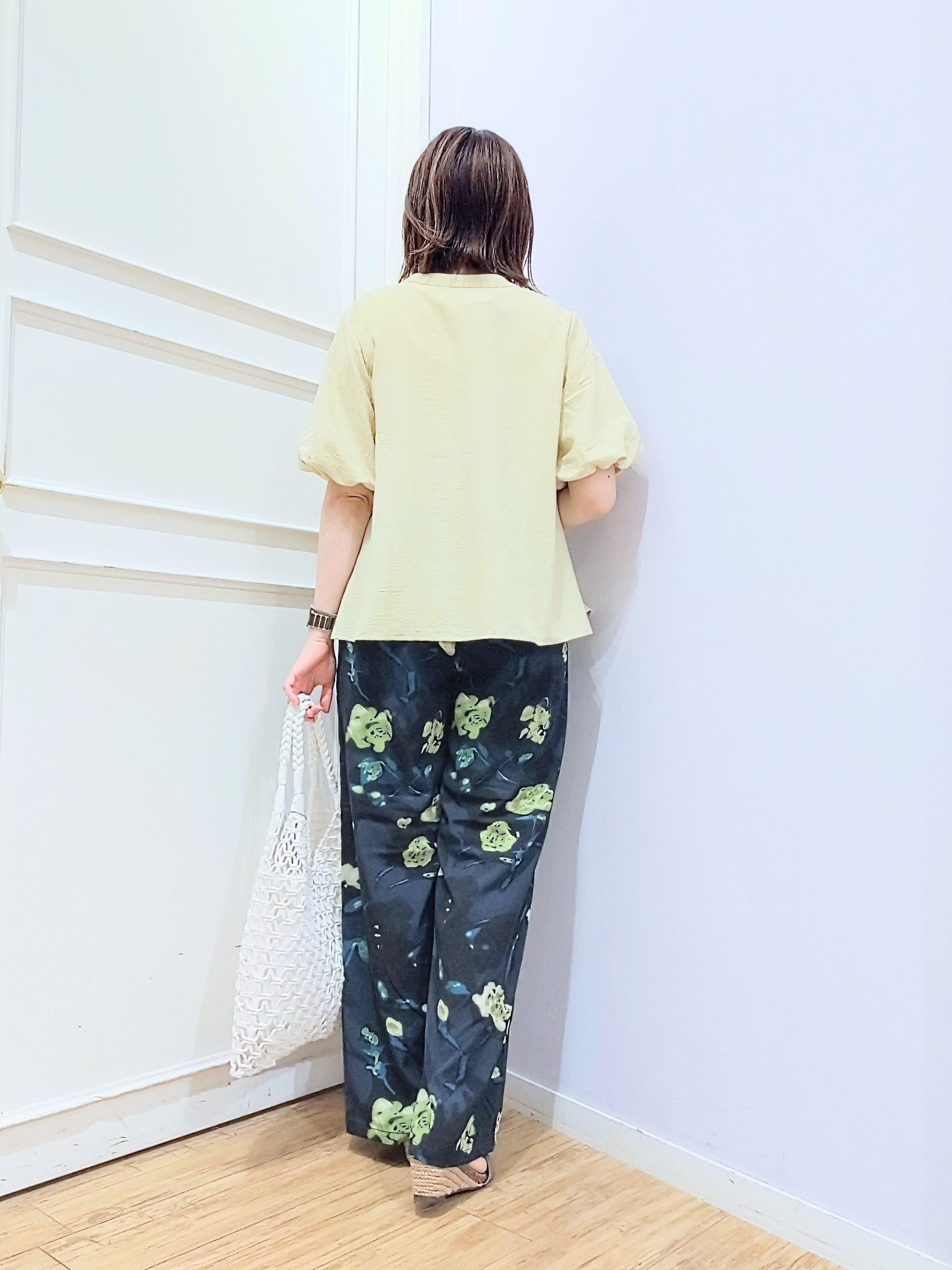 miomioさんの「SHOO･LA･RUE｜【S-LL/洗濯機可】バルーンスリーブ　キーネックブラウス」を使ったコーディネート