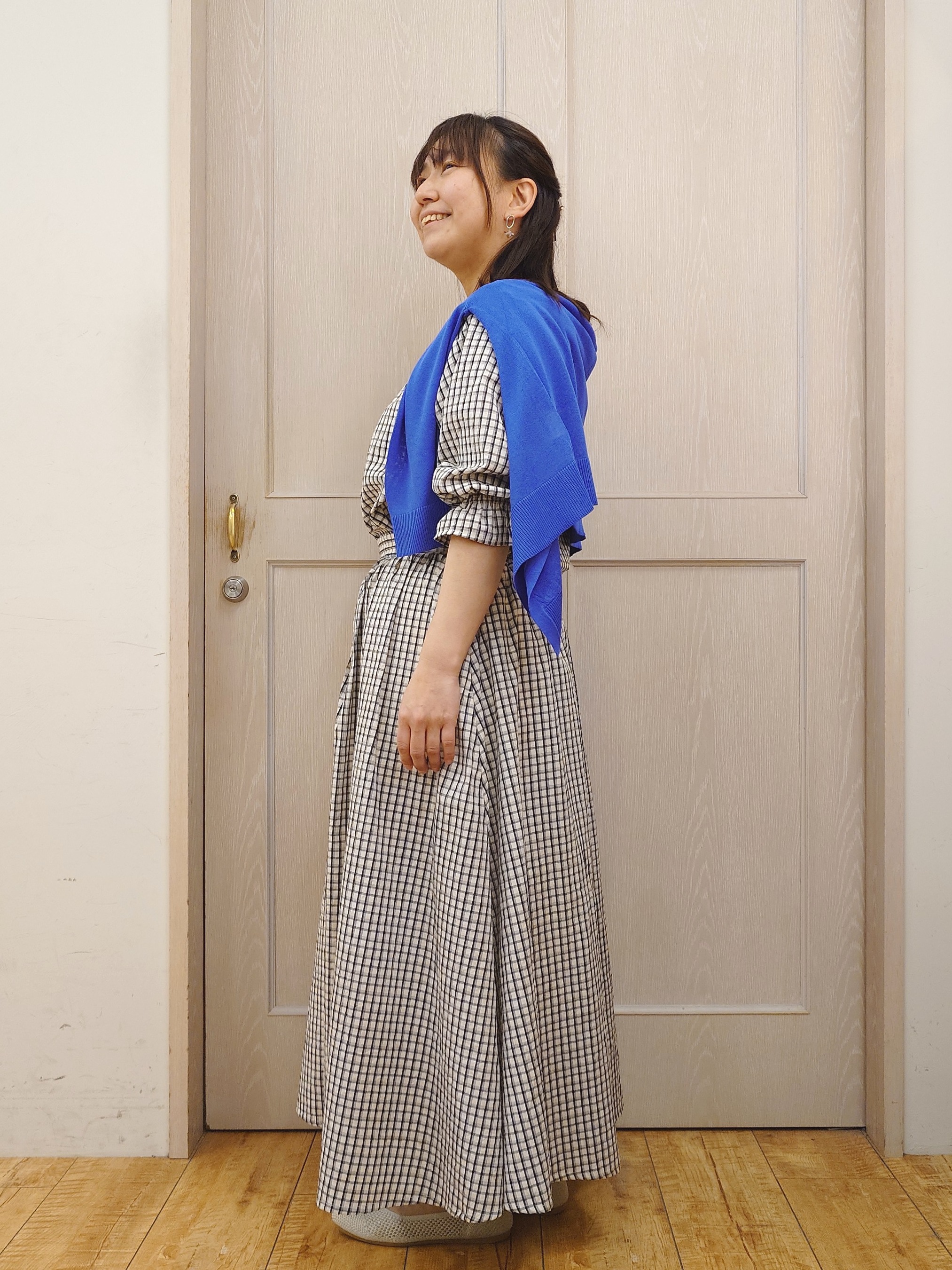とろろさんの「SHOO･LA･RUE｜【ひんやり/洗濯機可/S-LL】オンにもオフにも マルチに使えるボタンレスカーディガン」を使ったコーディネート