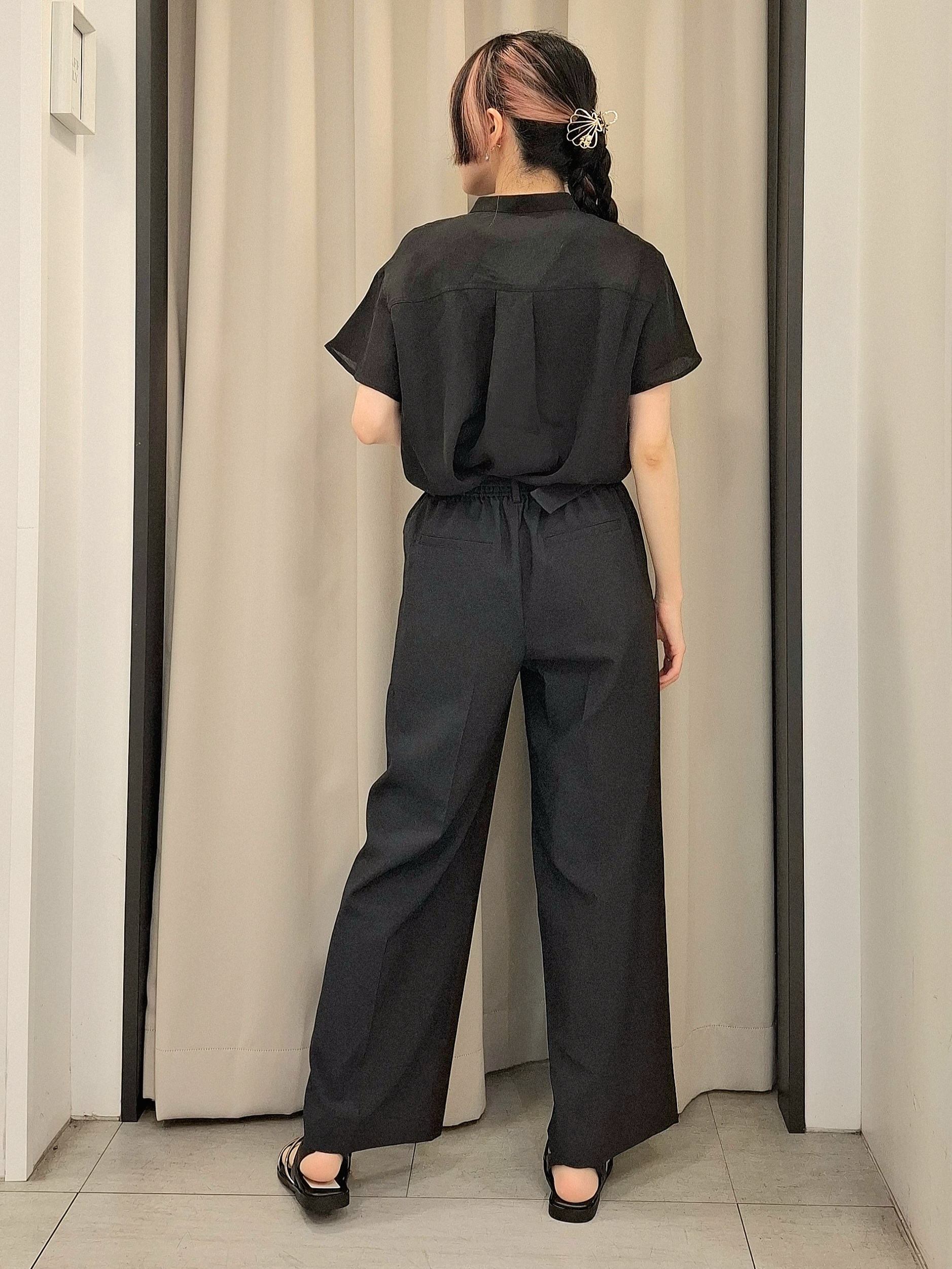 なーちゃんさんの「grove｜【洗濯機OK・ひんやり/SETUP可】シワになりにくい、フレアスリーブブラウス」を使ったコーディネート