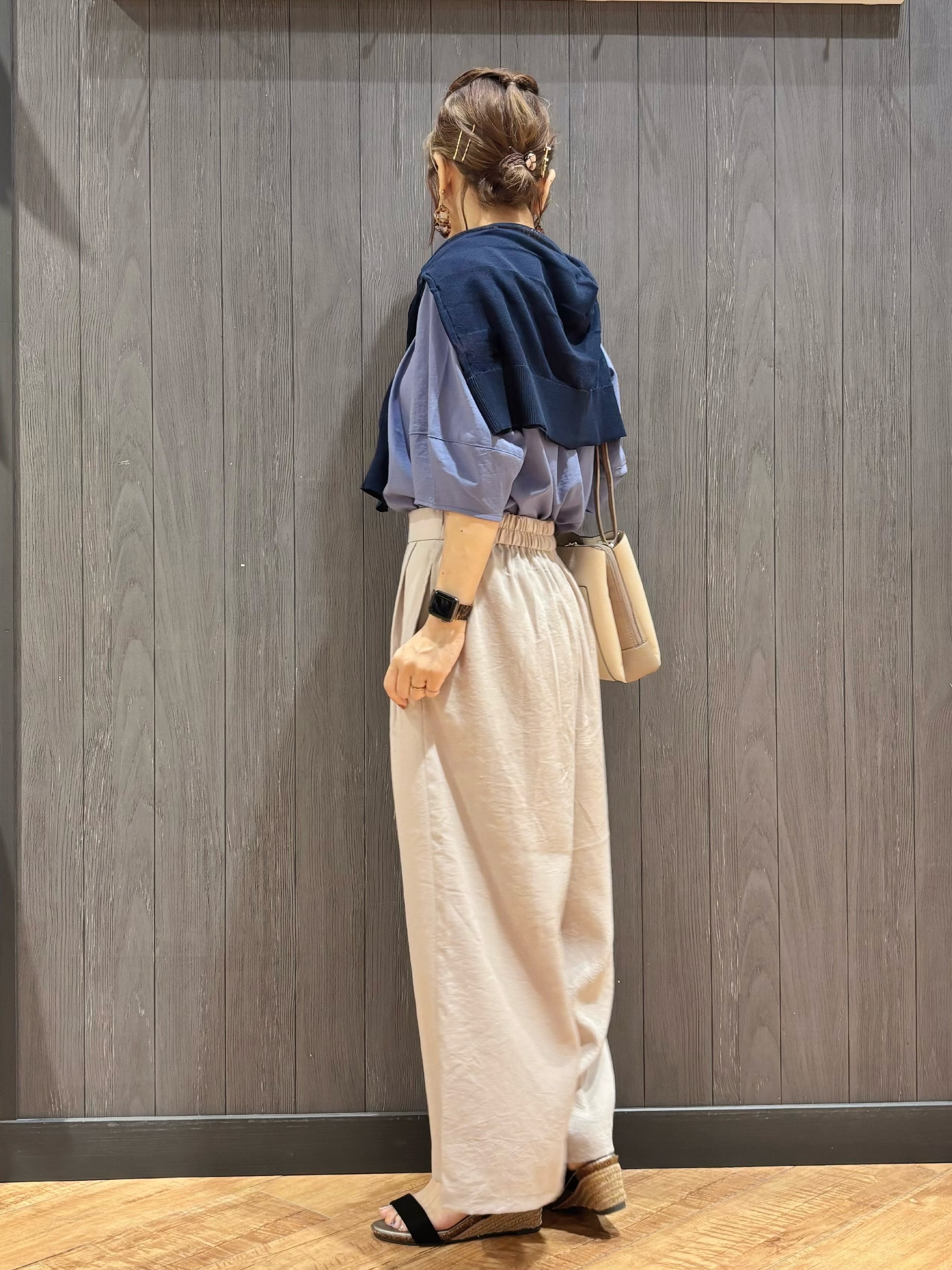 meiさんの「SHOO･LA･RUE｜【S-LL/洗濯機可/セットアップ可】軽凛(かろりん) ひんやりタックブラウス」を使ったコーディネート