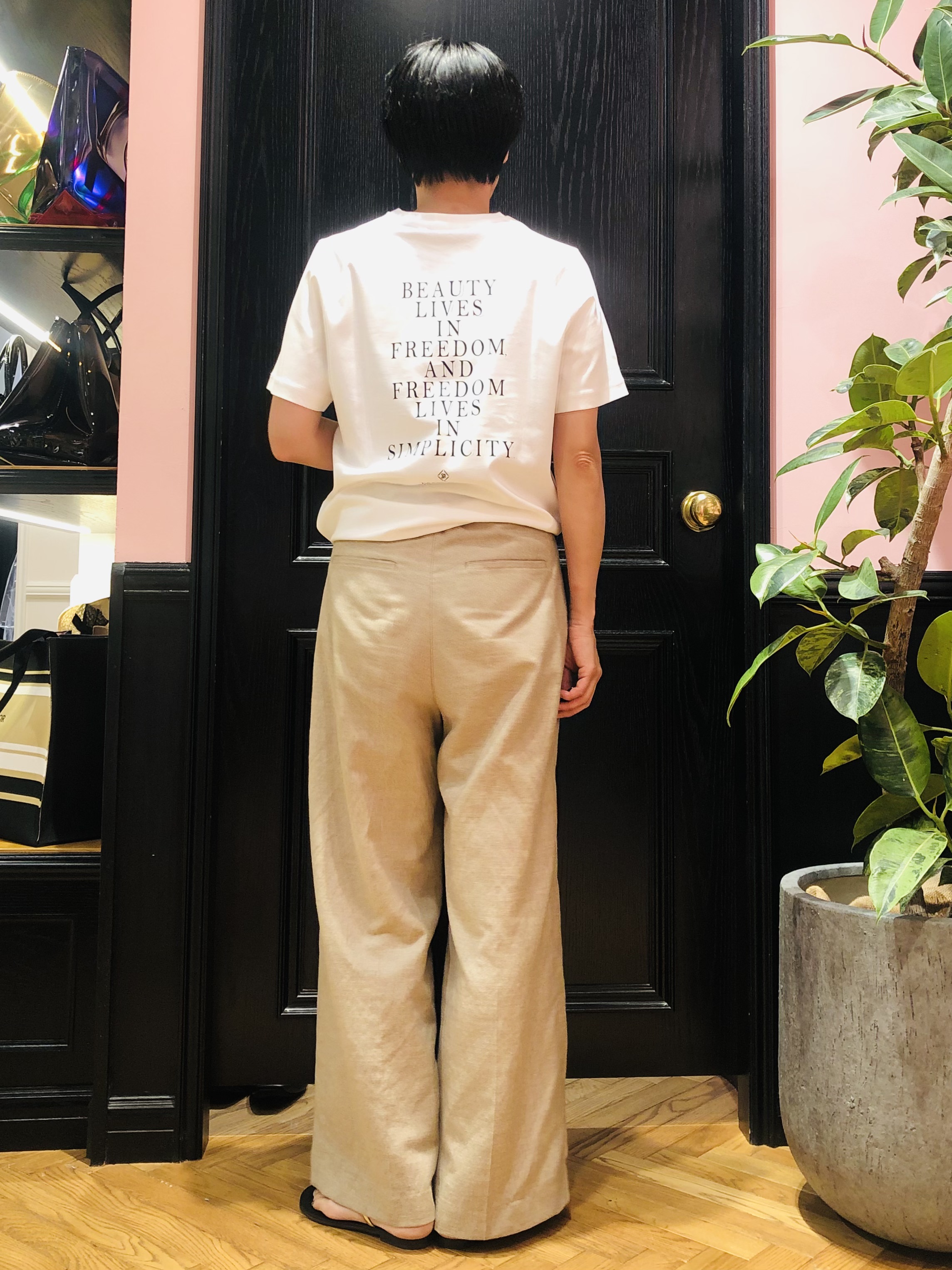OGATAさんの「DRESSTERIOR｜【接触冷感／抗菌防臭／消臭】アイスクリアコットン PARIS Tシャツ」を使ったコーディネート