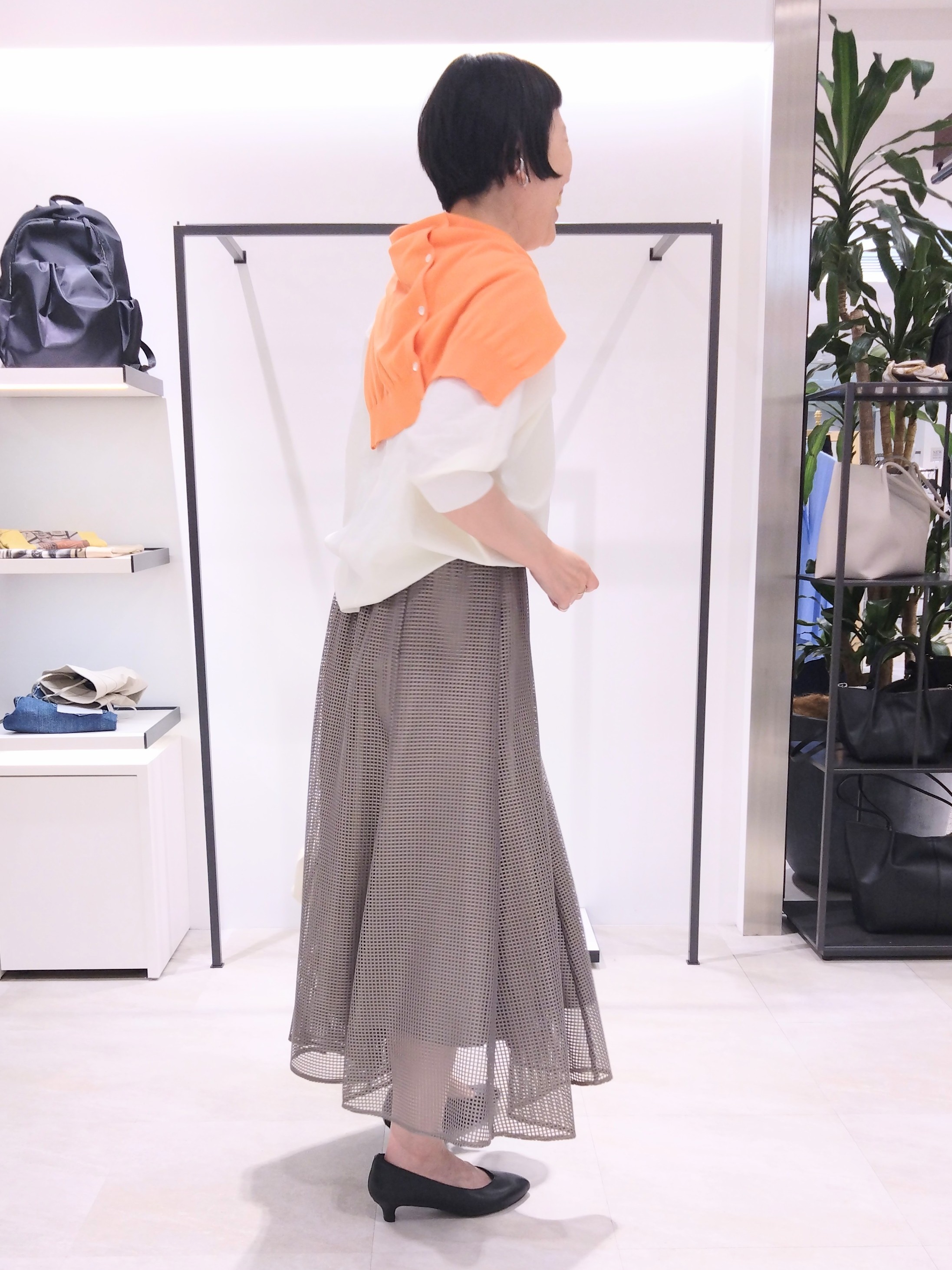 まちこさんの「UNTITLED｜【洗える/ゆったり】リッチジョーゼットブラウス」を使ったコーディネート