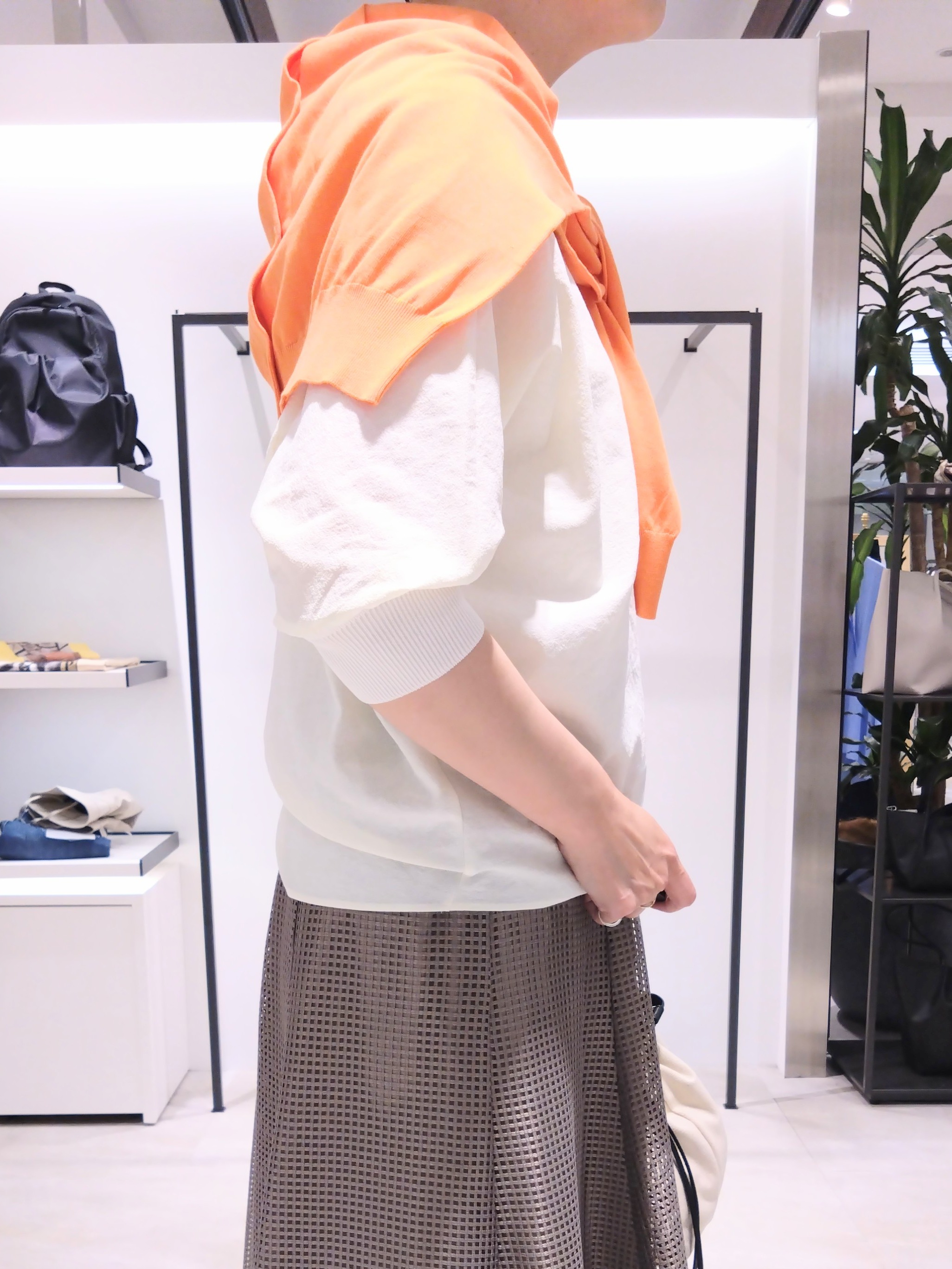 まちこさんの「UNTITLED｜【洗える/ゆったり】リッチジョーゼットブラウス」を使ったコーディネート