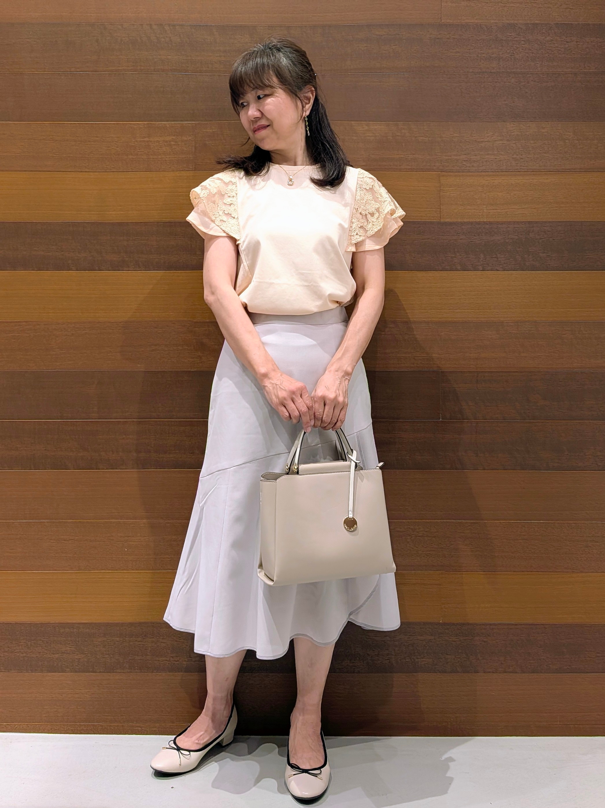 momoさんの「OPAQUE.CLIP｜【接触冷感／UV】レースフレアスリーブトップス《洗濯機OK》」を使ったコーディネート