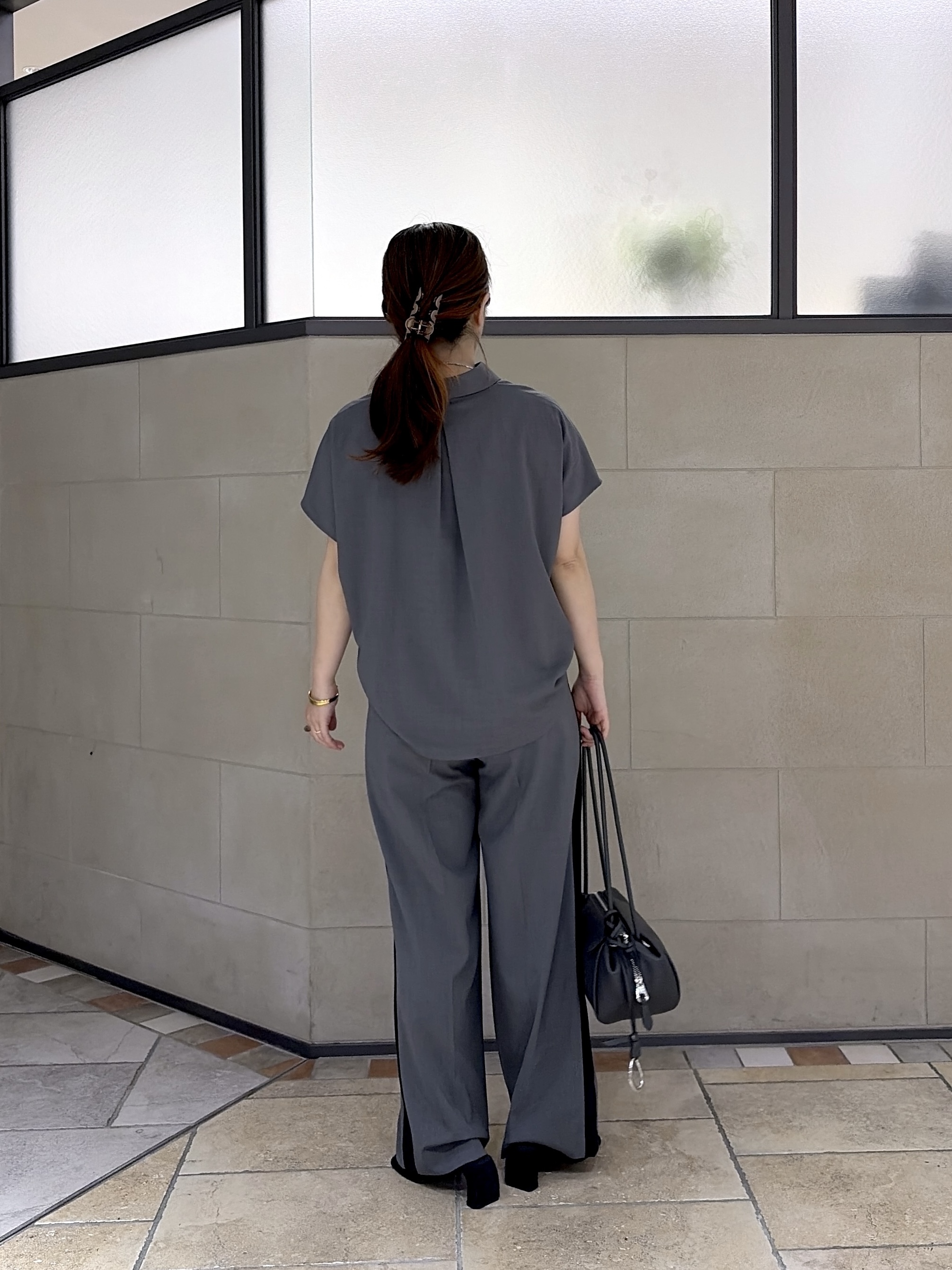 よねさんの「INDIVI｜Comfy SET UP｜フレアスリーブブラウス【セットアップ対応／通勤／カセット服／接触冷感／UV」を使ったコーディネート