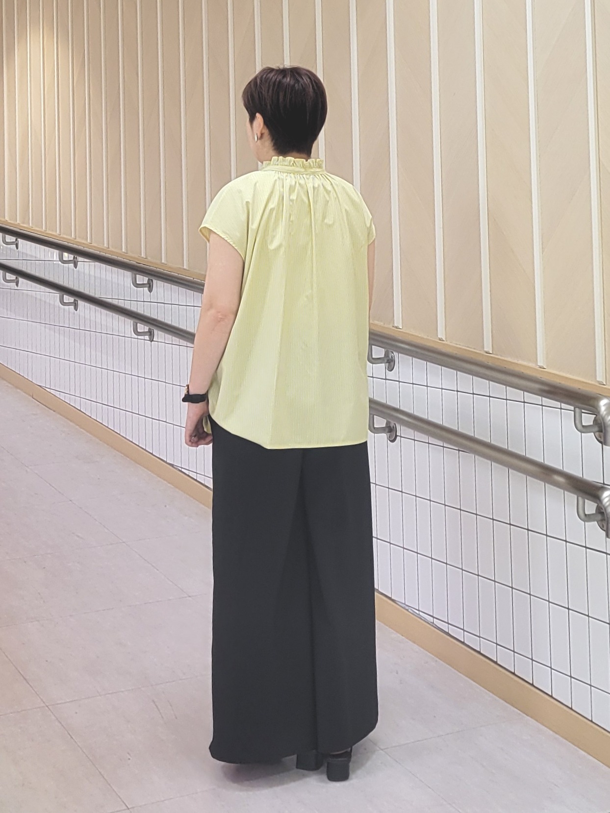 tomoさんの「COUP DE CHANCE｜【手洗い可／セットアップ可】リラクシーワイドパンツ」を使ったコーディネート