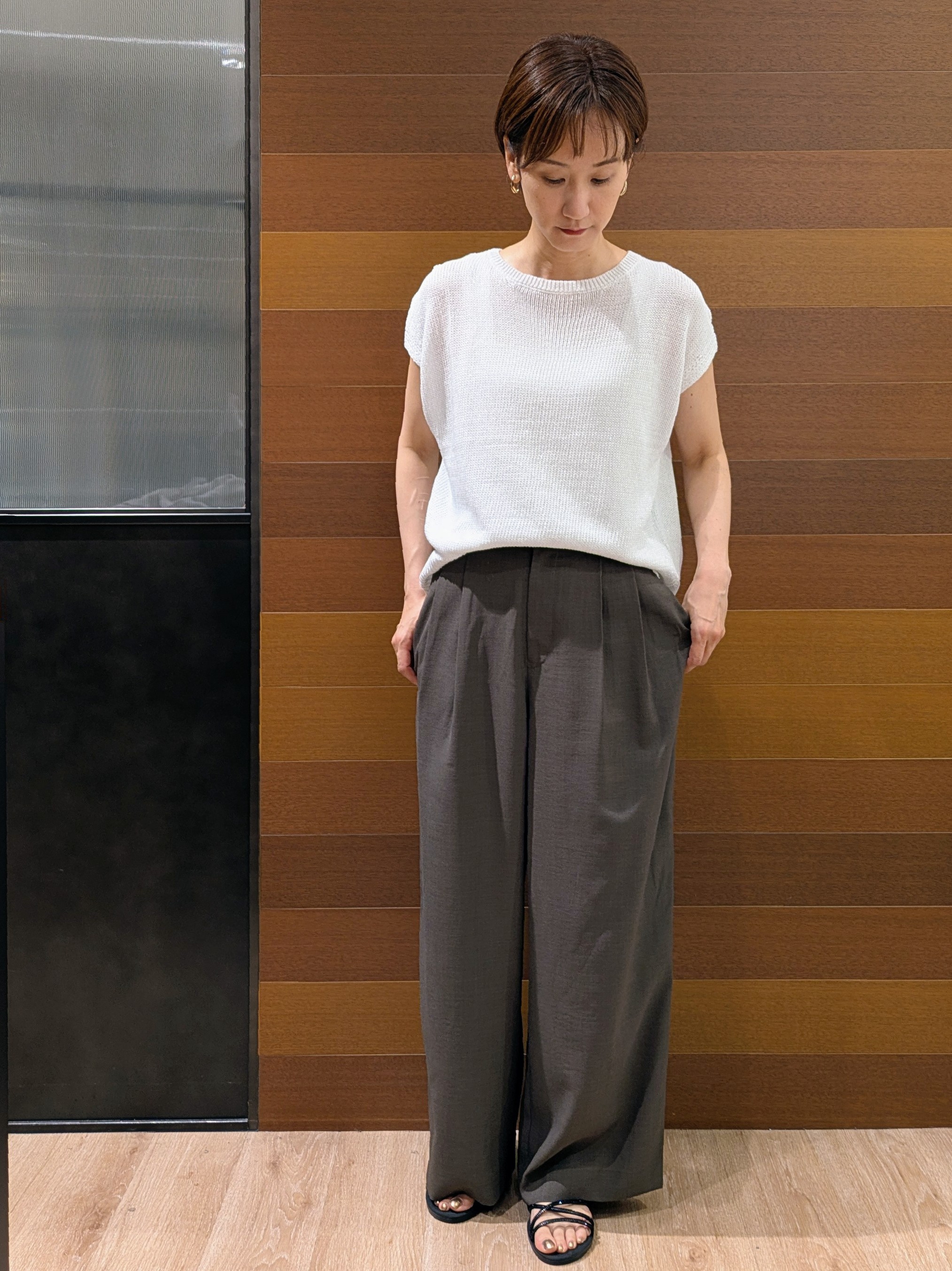 miuraさんの「OPAQUE.CLIP｜ラメメッシュ フレンチスリーブニット【洗濯機OK】」を使ったコーディネート