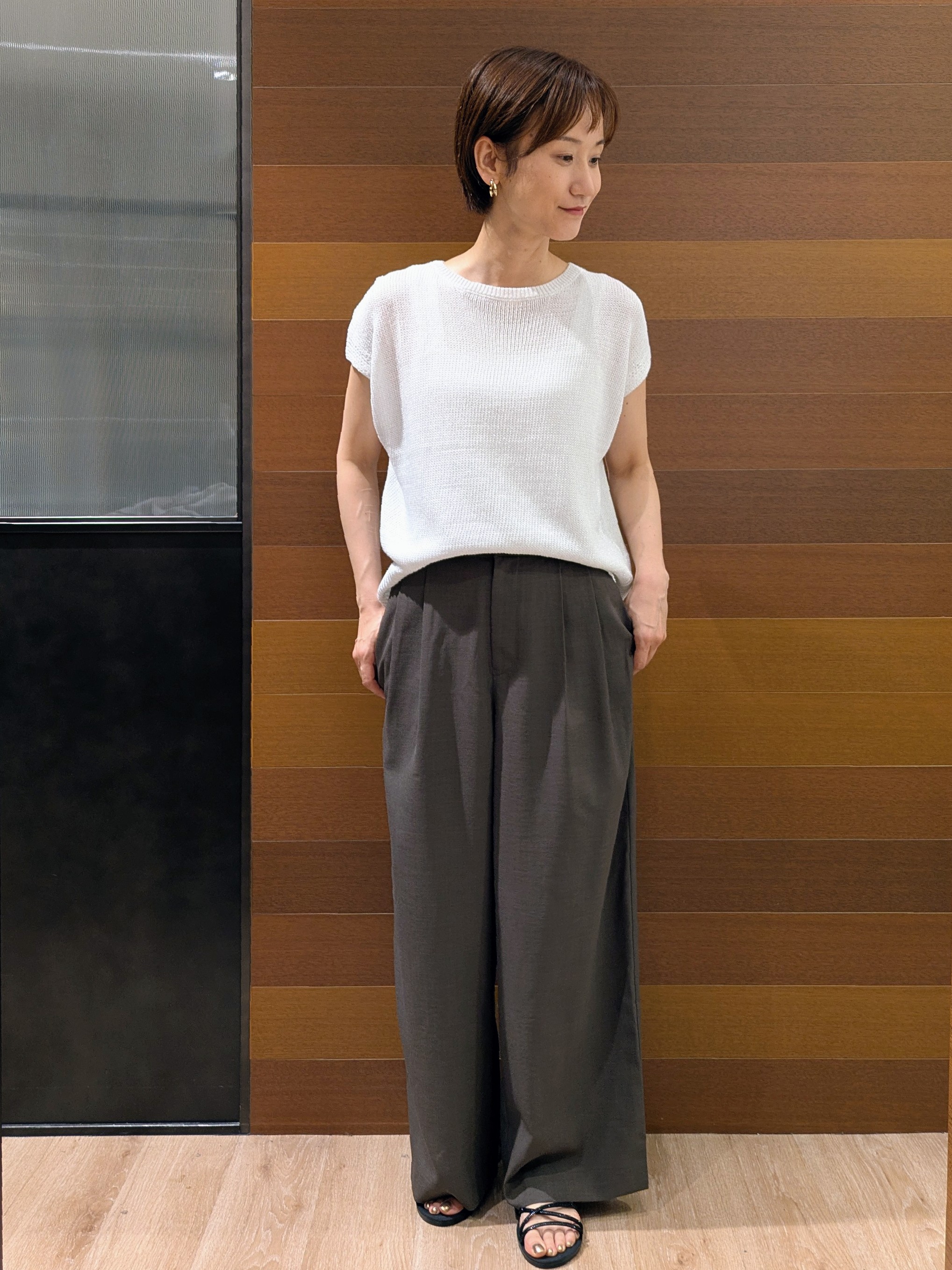 miuraさんの「OPAQUE.CLIP｜ラメメッシュ フレンチスリーブニット【洗濯機OK】」を使ったコーディネート