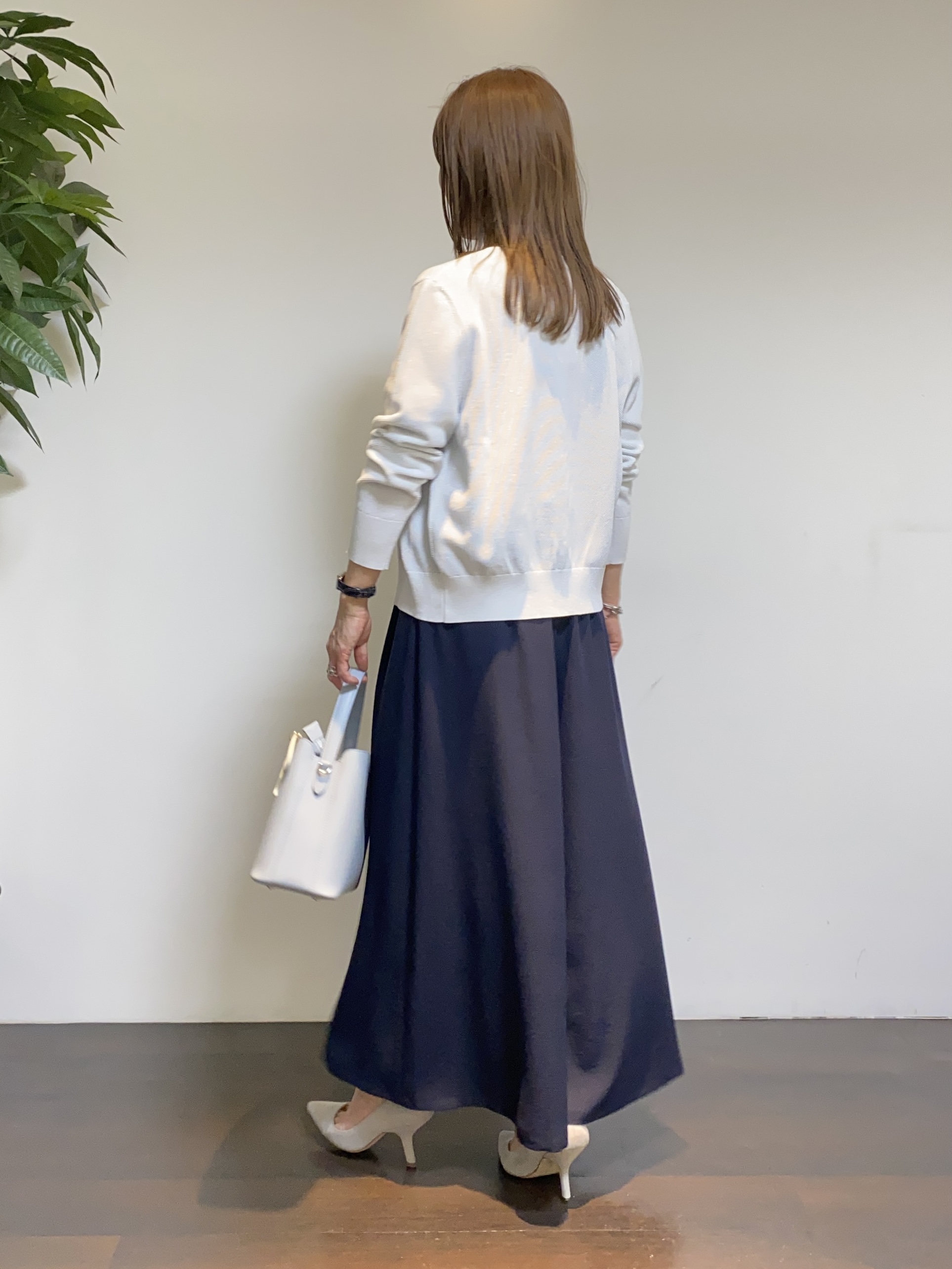 tomoさんの「UNTITLED｜【前後2WAY/はっ水/セットアップ可】リラクシーフレンチスリーブブラウス」を使ったコーディネート