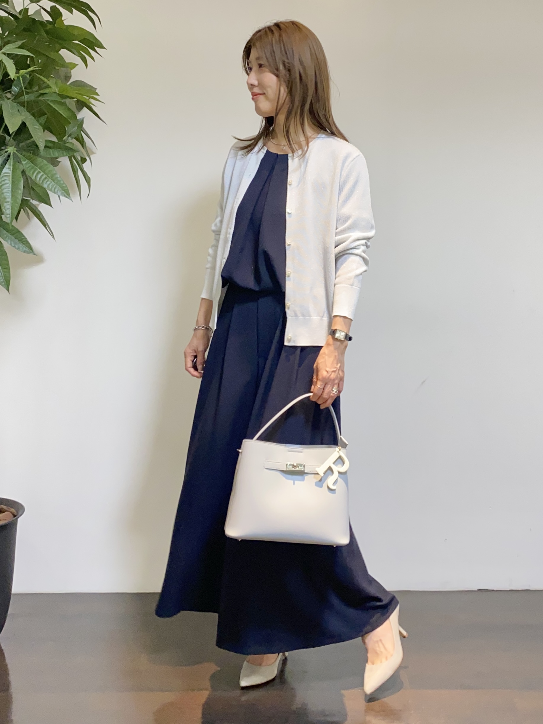 tomoさんの「UNTITLED｜【前後2WAY/はっ水/セットアップ可】リラクシーフレンチスリーブブラウス」を使ったコーディネート