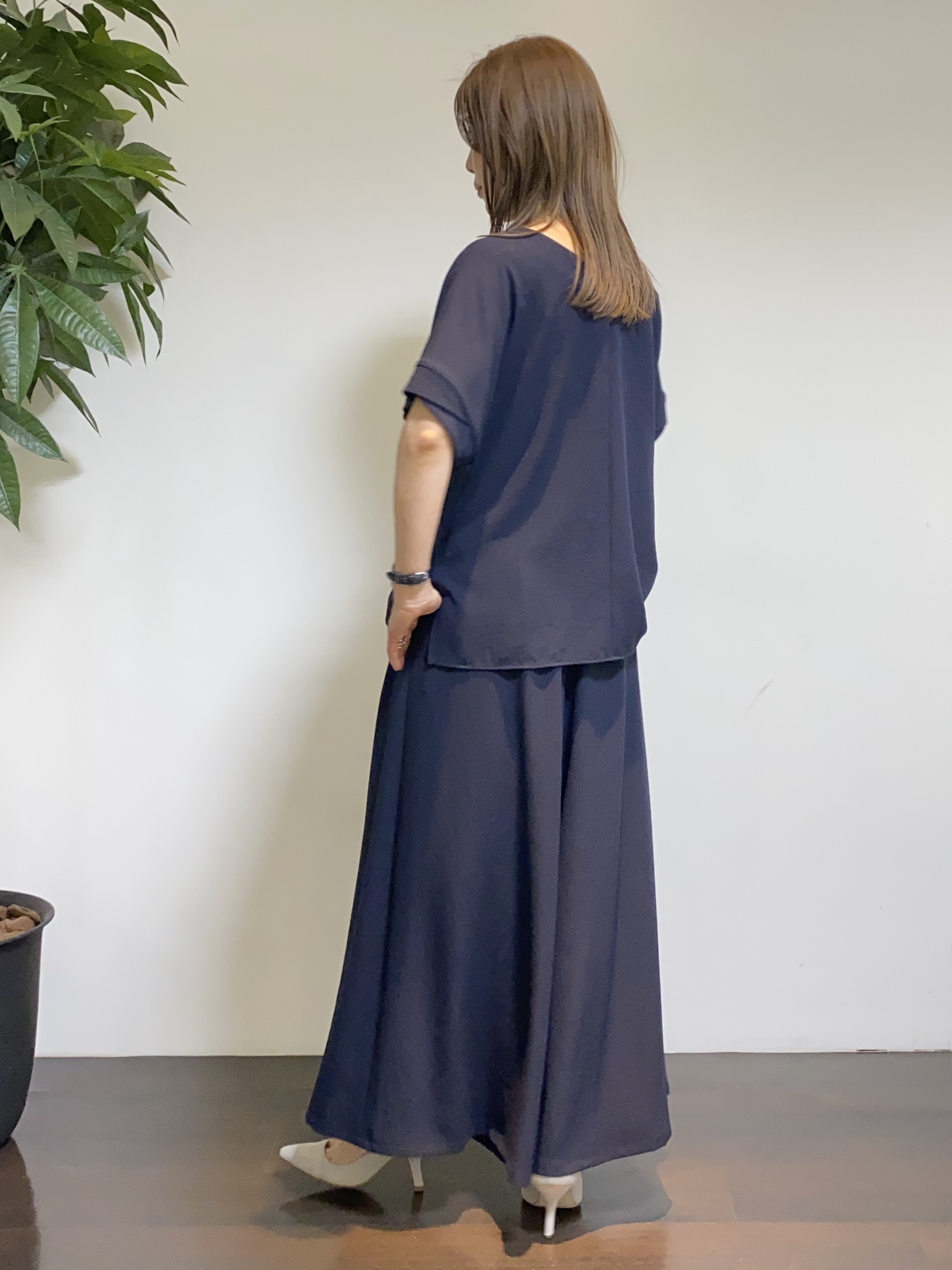 tomoさんの「UNTITLED｜【前後2WAY/はっ水/セットアップ可】リラクシーフレンチスリーブブラウス」を使ったコーディネート
