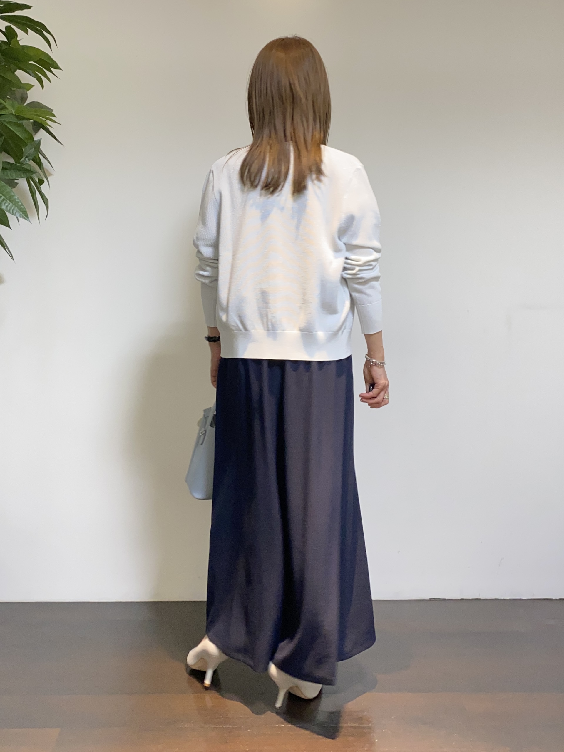 tomoさんの「UNTITLED｜【前後2WAY/はっ水/セットアップ可】リラクシーフレンチスリーブブラウス」を使ったコーディネート