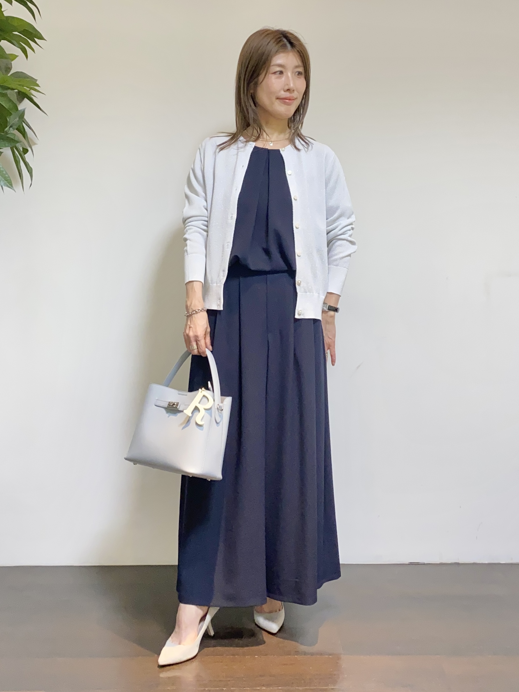 tomoさんの「UNTITLED｜【前後2WAY/はっ水/セットアップ可】リラクシーフレンチスリーブブラウス」を使ったコーディネート