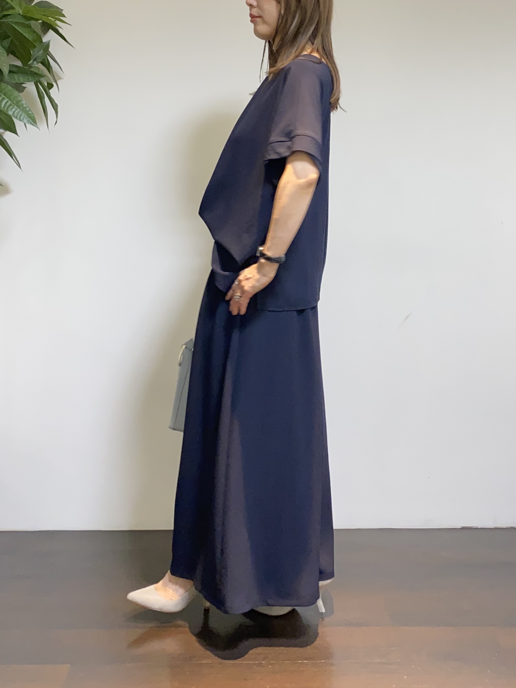 tomoさんの「UNTITLED｜【前後2WAY/はっ水/セットアップ可】リラクシーフレンチスリーブブラウス」を使ったコーディネート