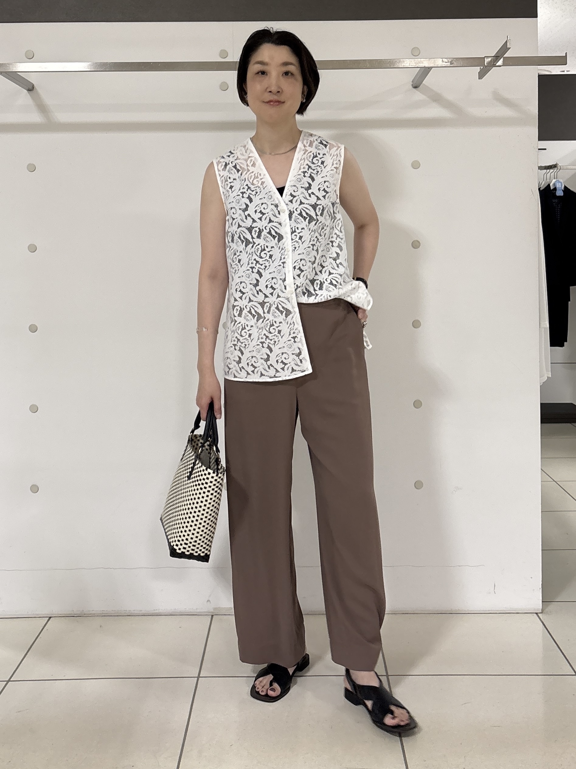 yuriさんの「INDIVI｜【さらに軽く軽快！／着る日傘】颯爽ジレジャケット」を使ったコーディネート