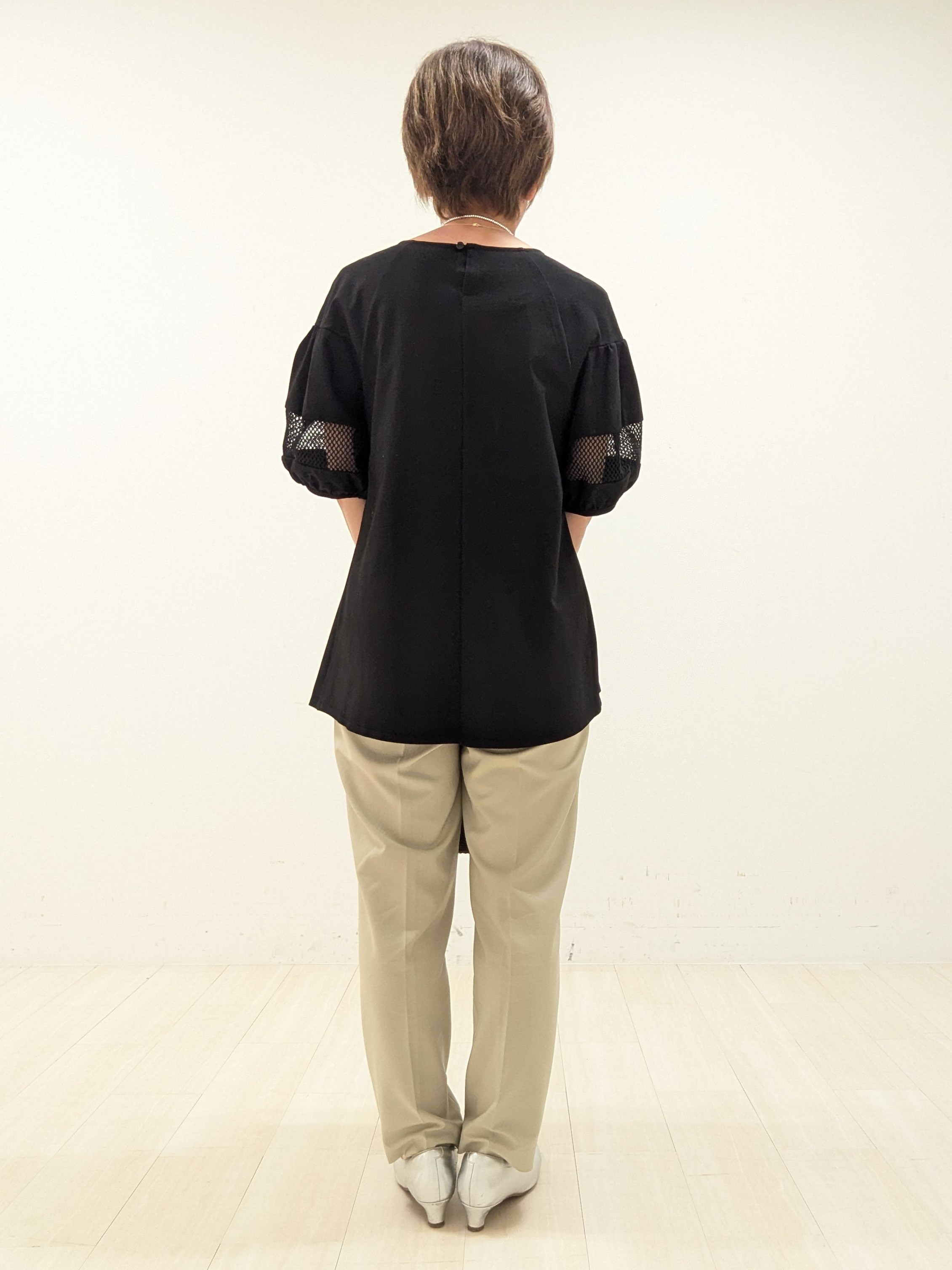 nishiさんの「Reflect｜メッシュ切り替えスリーブトップス」を使ったコーディネート