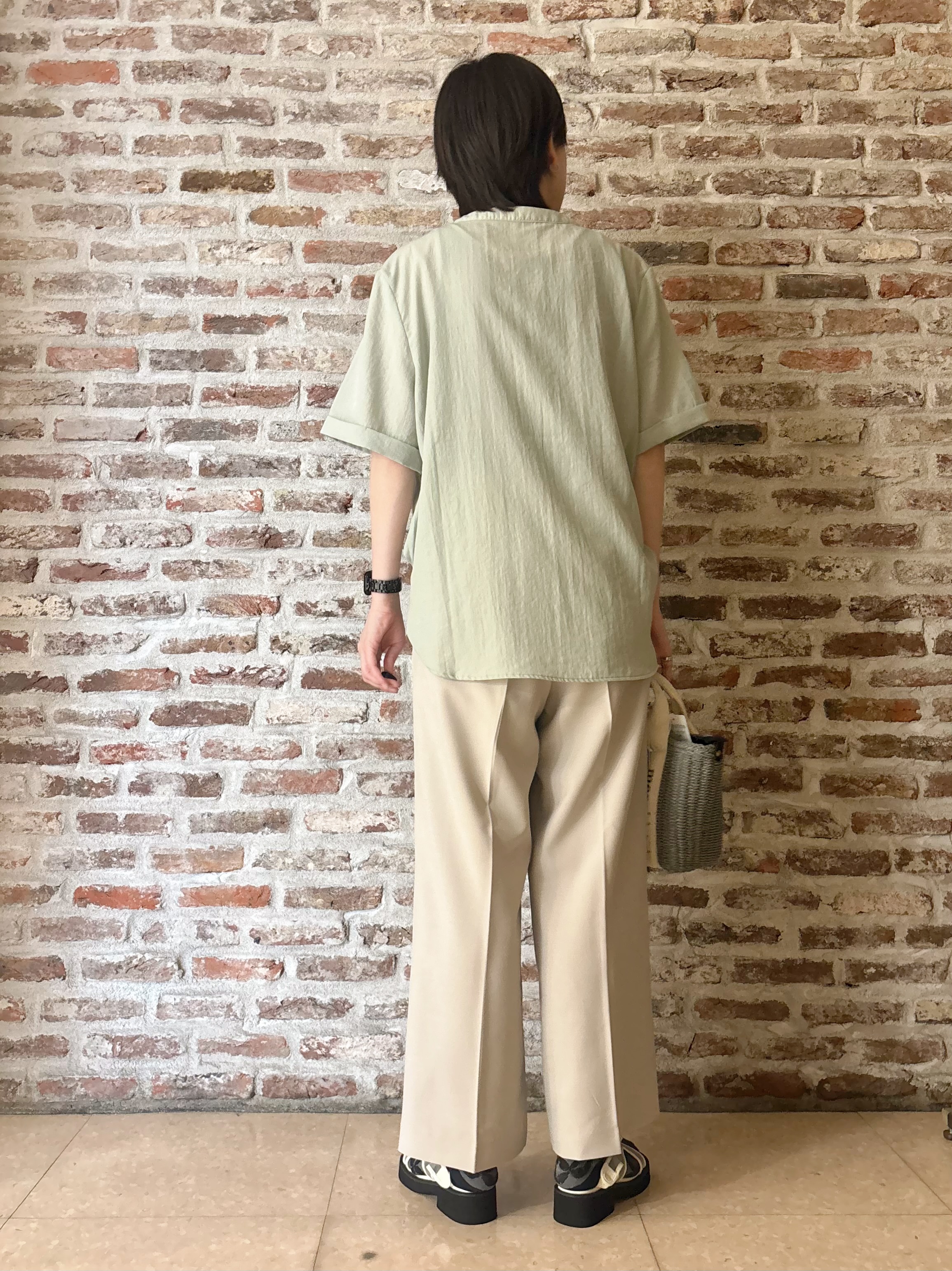 しばさんの「THE SHOP TK｜【M-XL/刻みネックですっきり見え】Wポケット金ボタン 5分袖シャツ」を使ったコーディネート