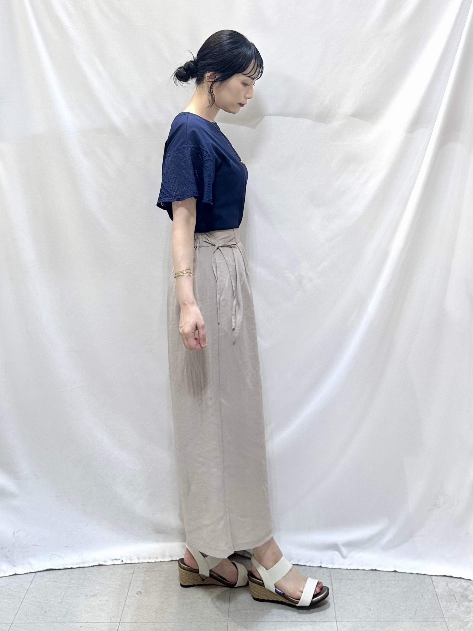 𝐇𝐢𝐫𝐨𝐦𝐢さんの「SHOO･LA･RUE｜【汗じみ防止/ひんやり/S-LL】レースが華やか お袖フレアTシャツ」を使ったコーディネート
