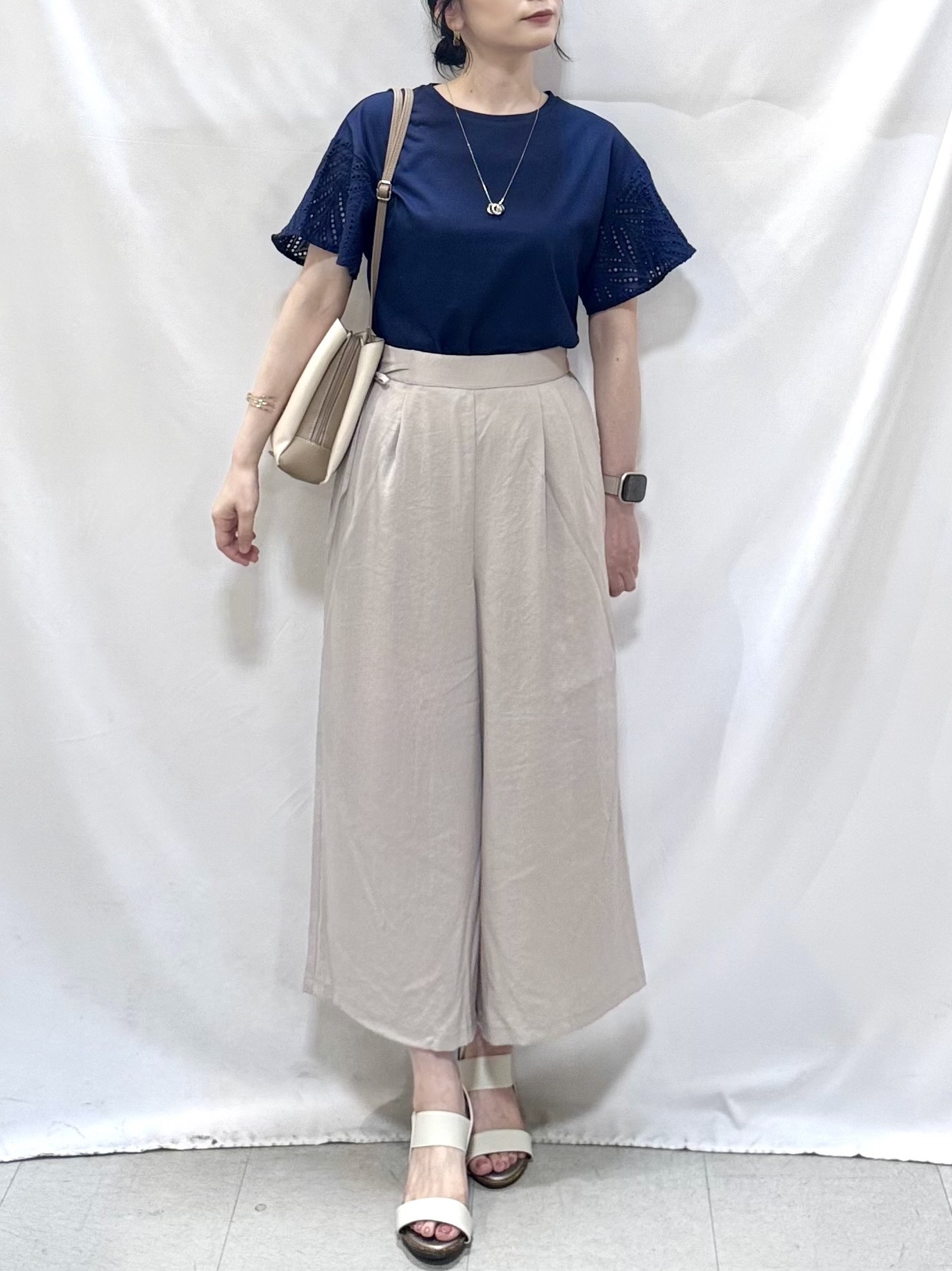𝐇𝐢𝐫𝐨𝐦𝐢さんの「SHOO･LA･RUE｜【汗じみ防止/ひんやり/S-LL】レースが華やか お袖フレアTシャツ」を使ったコーディネート