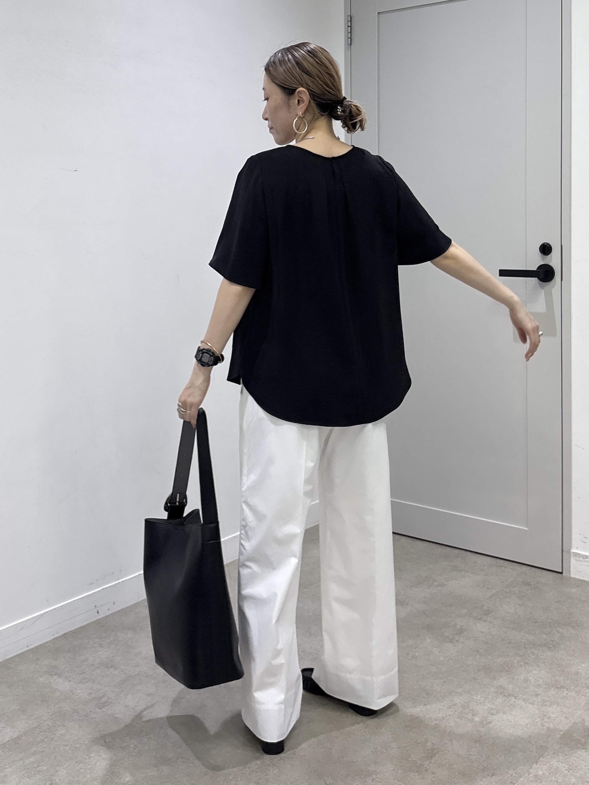 kotakiさんの「INDIVI｜【撥水／UVケア／SETUP可能】軽量ベルト付ワイドストレートパンツ」を使ったコーディネート