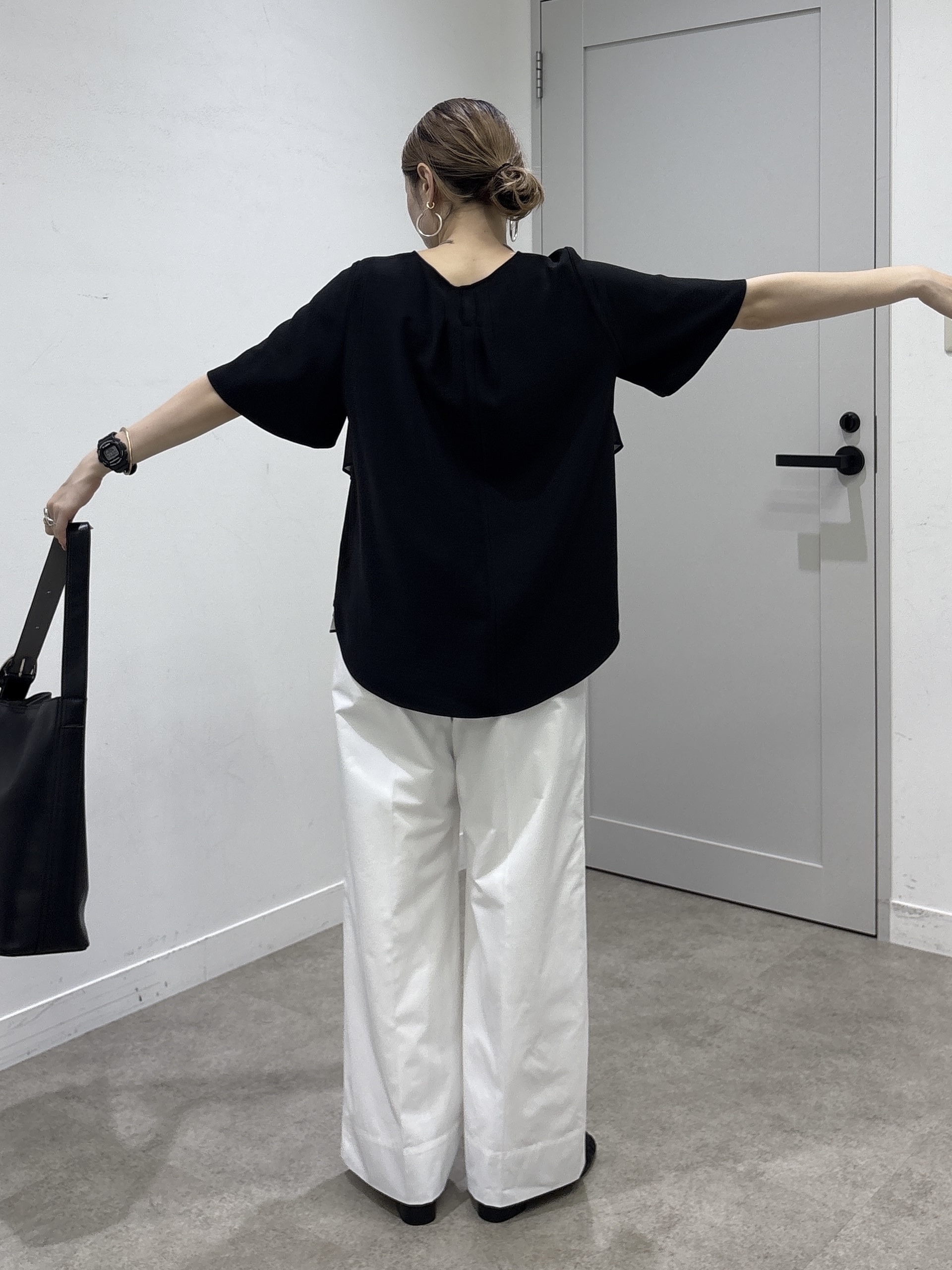 kotakiさんの「INDIVI｜【撥水／UVケア／SETUP可能】軽量ベルト付ワイドストレートパンツ」を使ったコーディネート