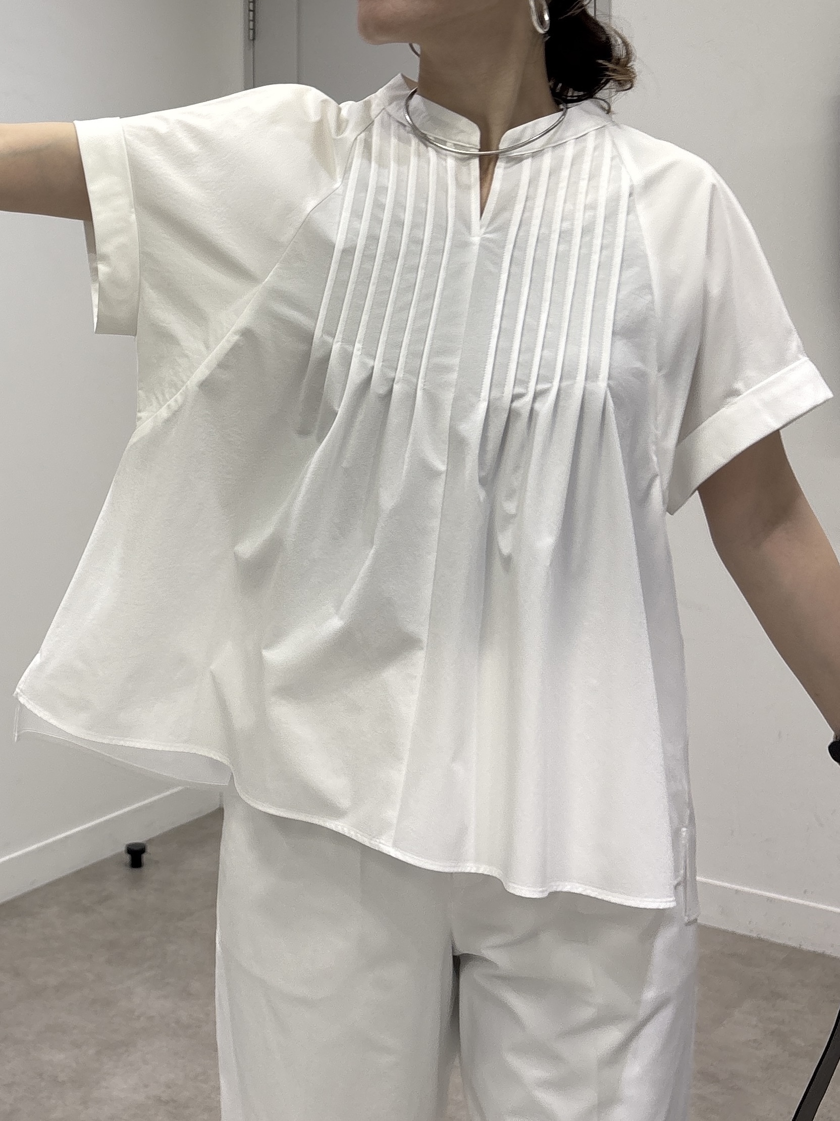 kotakiさんの「INDIVI｜【撥水／UVケア／SETUP可能】軽量タックスキッパーブラウス」を使ったコーディネート