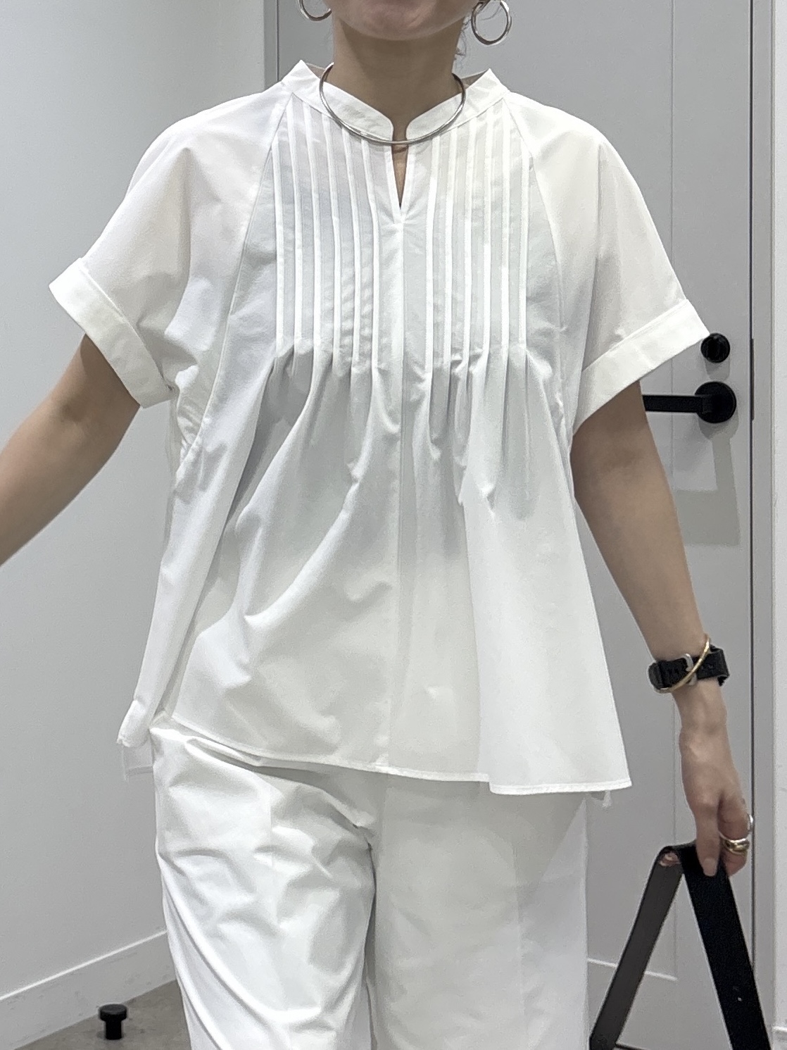 kotakiさんの「INDIVI｜【撥水／UVケア／SETUP可能】軽量タックスキッパーブラウス」を使ったコーディネート