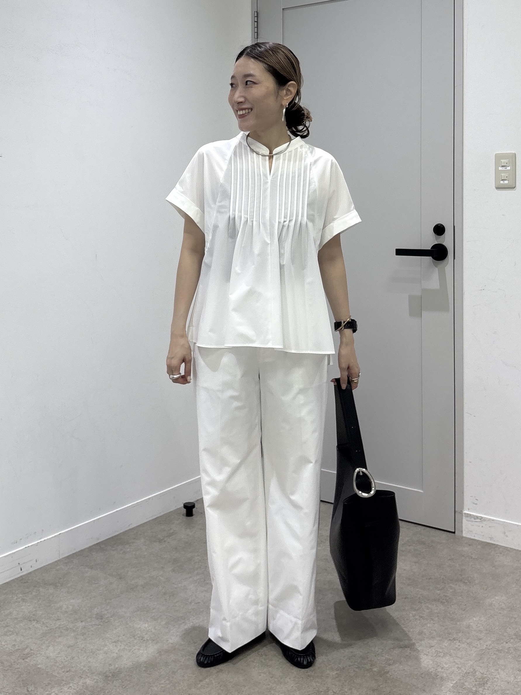 kotakiさんの「INDIVI｜【撥水／UVケア／SETUP可能】軽量タックスキッパーブラウス」を使ったコーディネート