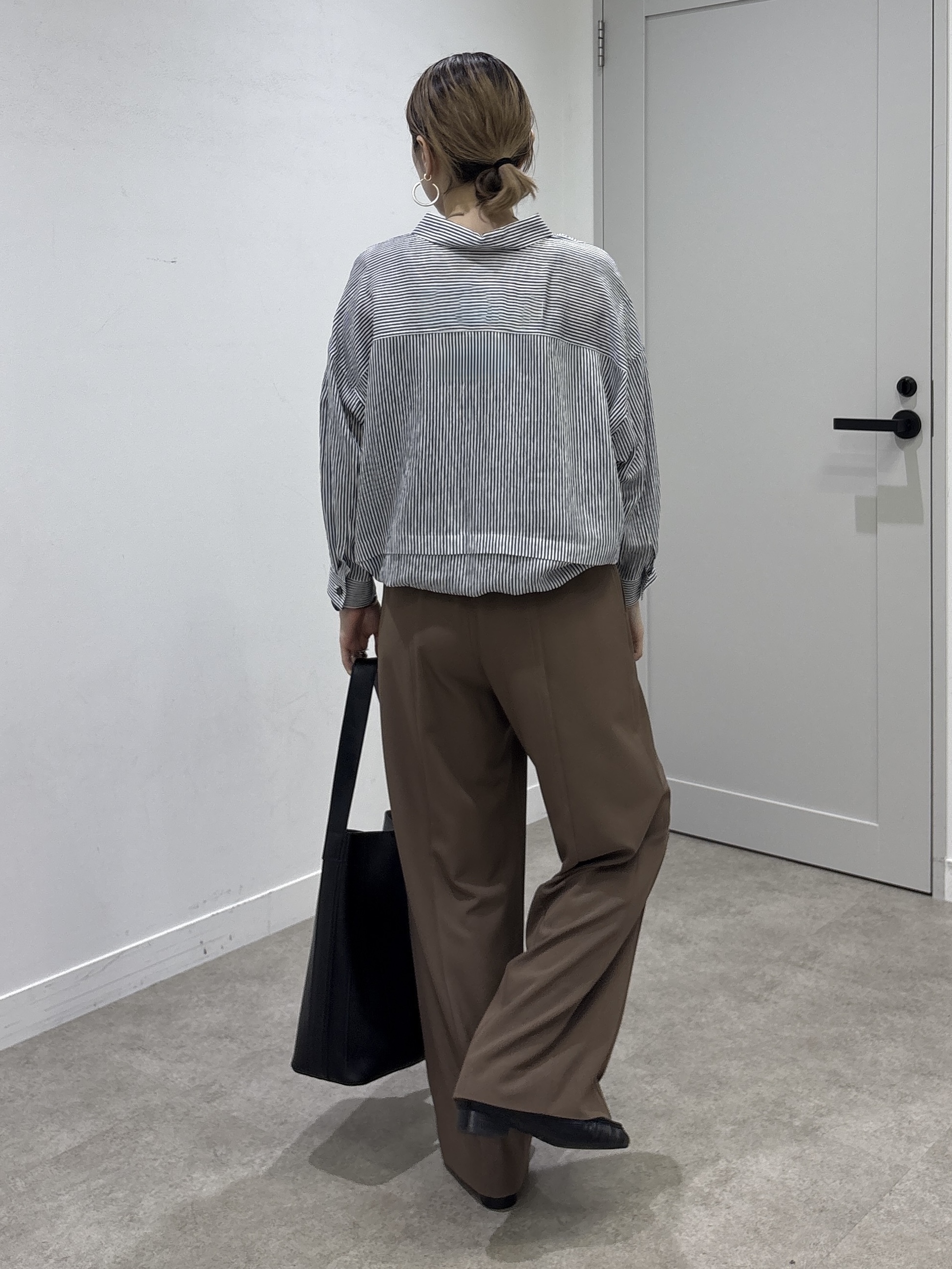 kotakiさんの「INDIVI｜【接触冷感／洗える／2WAY】ドロスト付 シアーシャンブレーシャツ」を使ったコーディネート