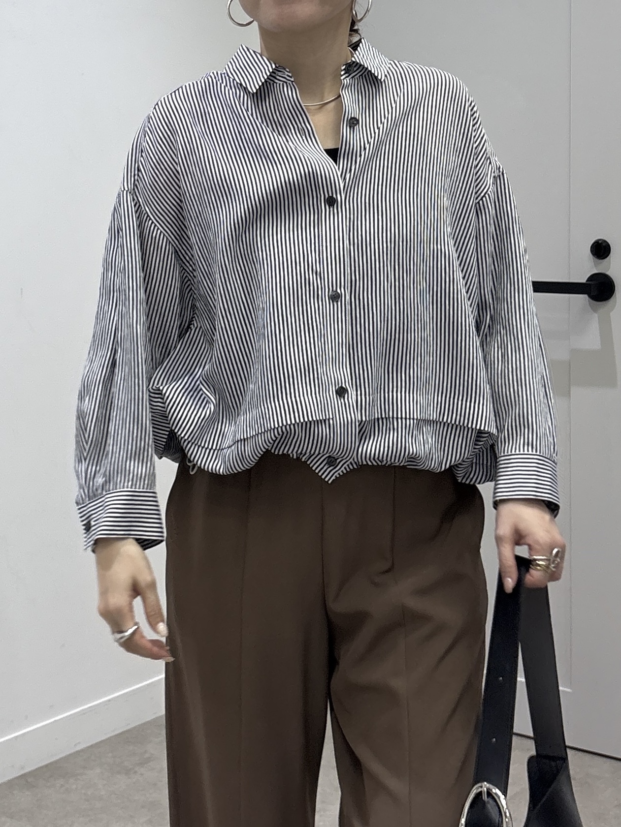 kotakiさんの「INDIVI｜【接触冷感／洗える／2WAY】ドロスト付 シアーシャンブレーシャツ」を使ったコーディネート