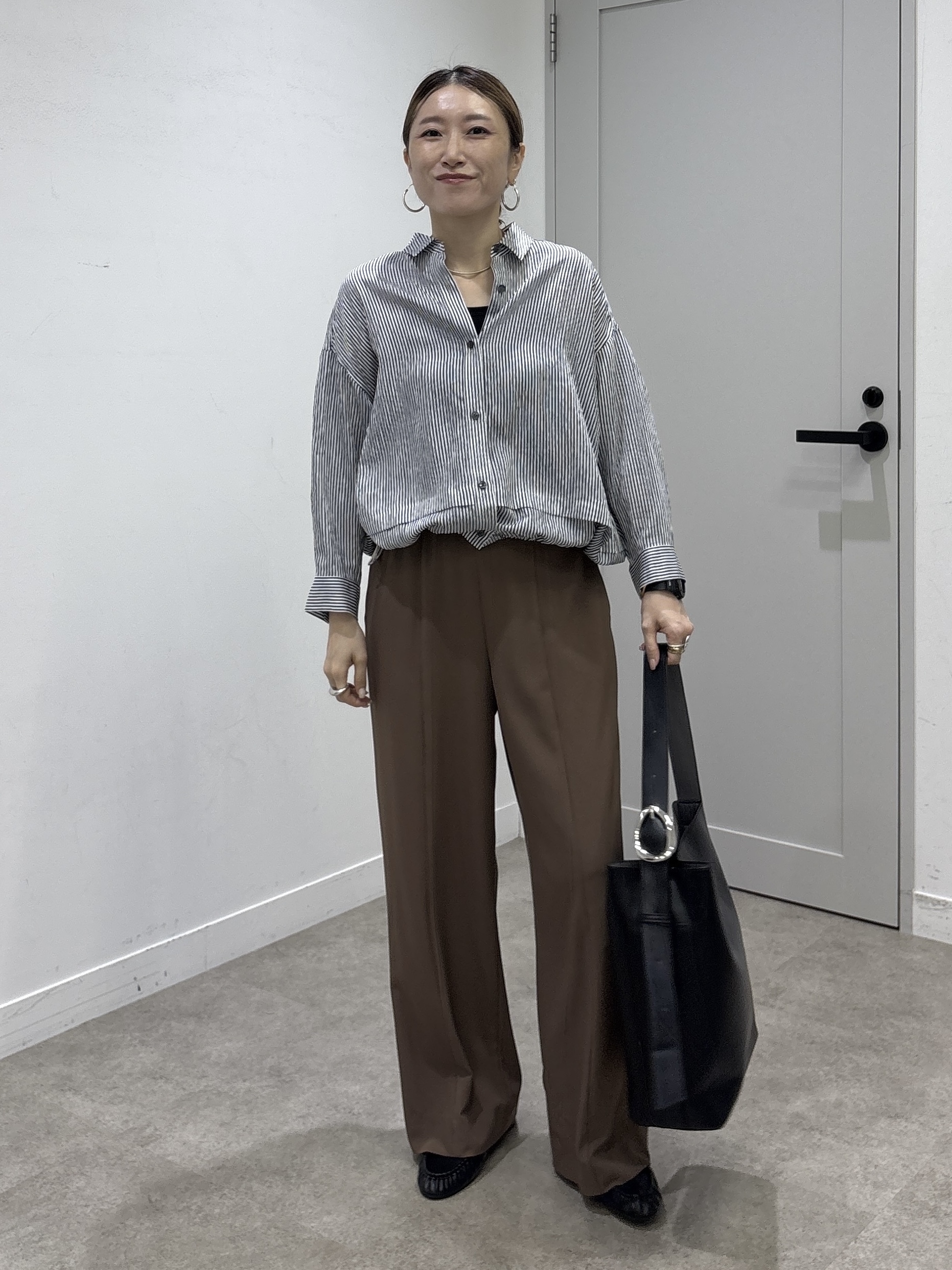 kotakiさんの「INDIVI｜【接触冷感／洗える／2WAY】ドロスト付 シアーシャンブレーシャツ」を使ったコーディネート