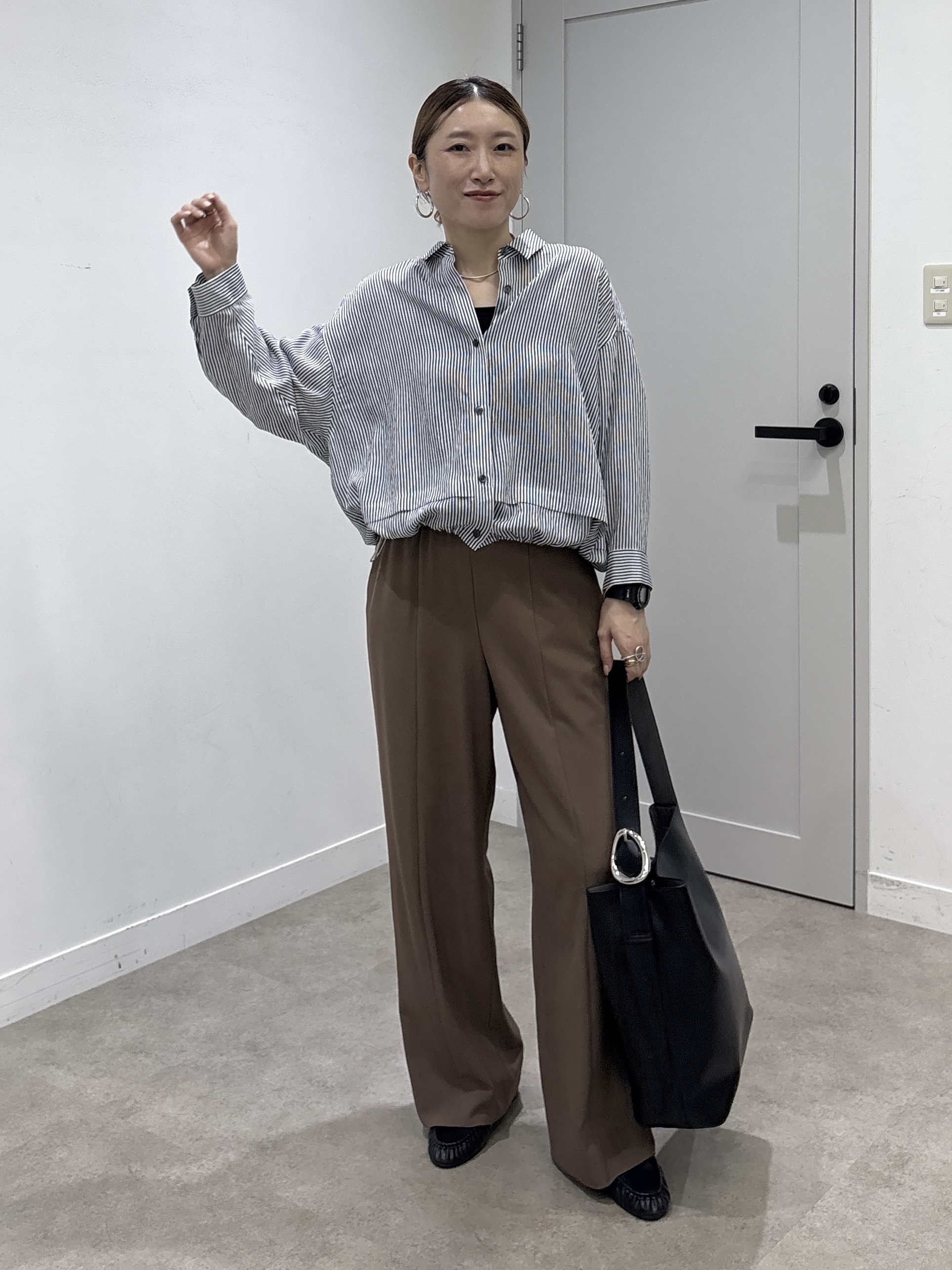 kotakiさんの「INDIVI｜【接触冷感／洗える／2WAY】ドロスト付 シアーシャンブレーシャツ」を使ったコーディネート