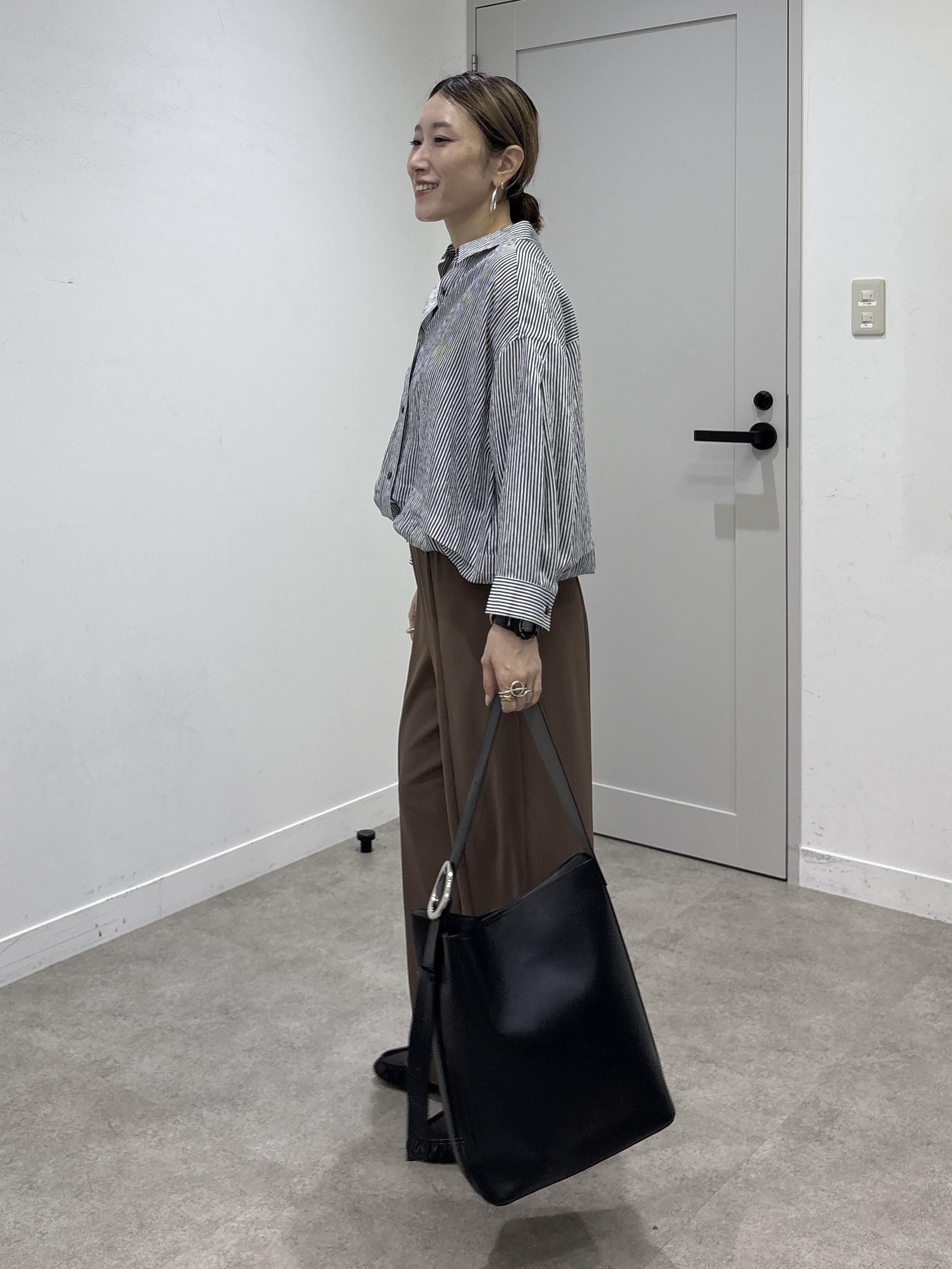 kotakiさんの「INDIVI｜【接触冷感／洗える／2WAY】ドロスト付 シアーシャンブレーシャツ」を使ったコーディネート
