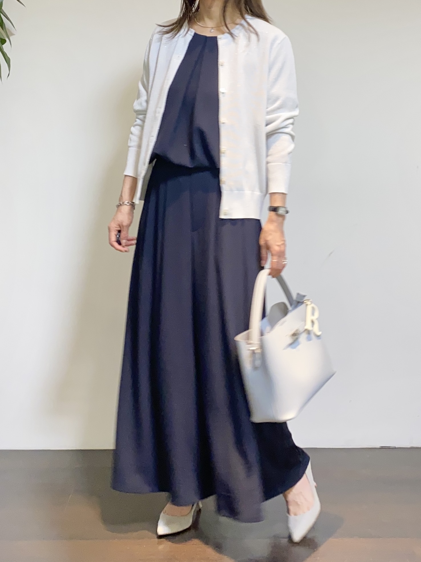 tomoさんの「UNTITLED｜【前後2WAY/はっ水/セットアップ可】リラクシーフレンチスリーブブラウス」を使ったコーディネート