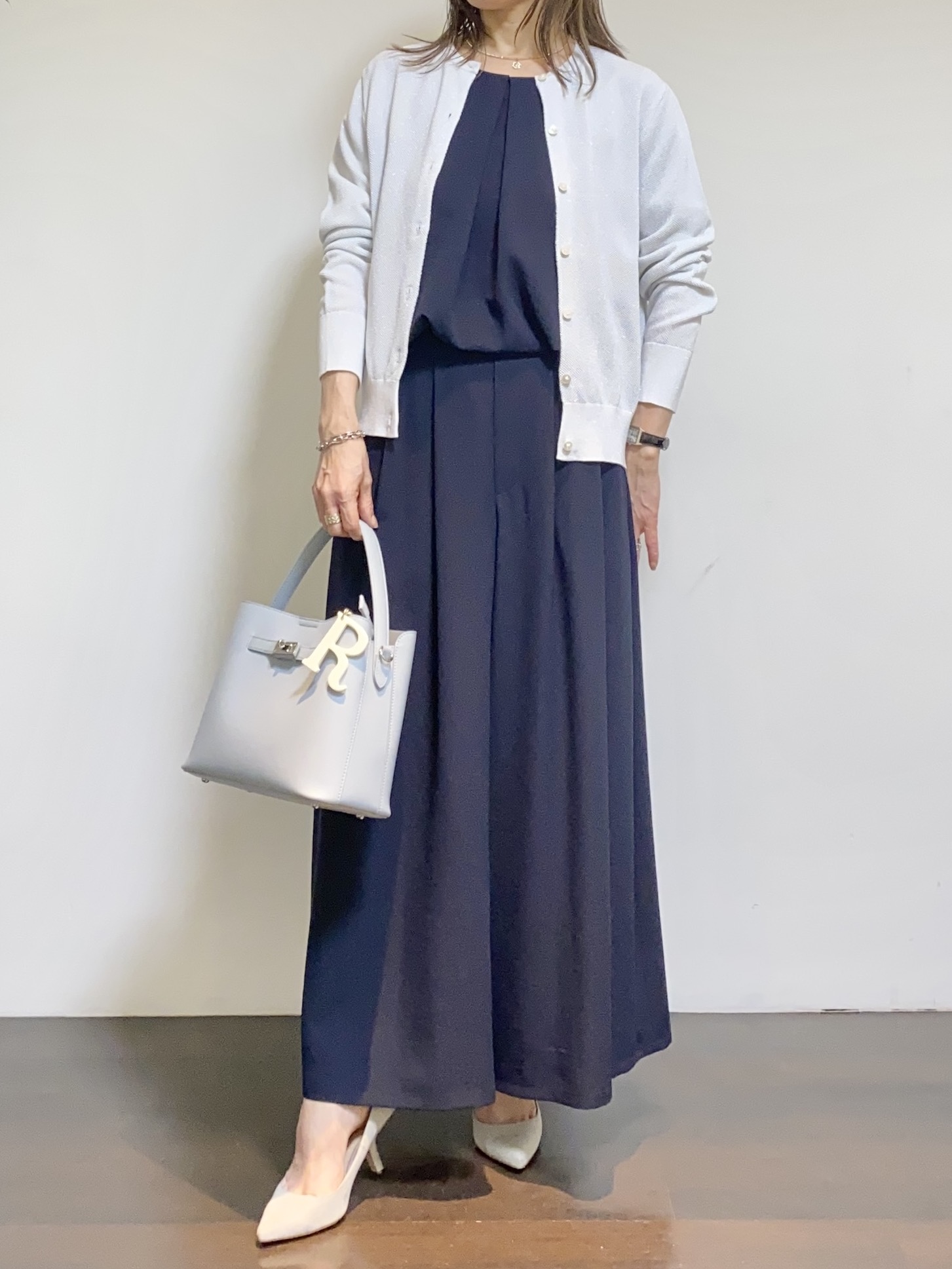 tomoさんの「UNTITLED｜【前後2WAY/はっ水/セットアップ可】リラクシーフレンチスリーブブラウス」を使ったコーディネート
