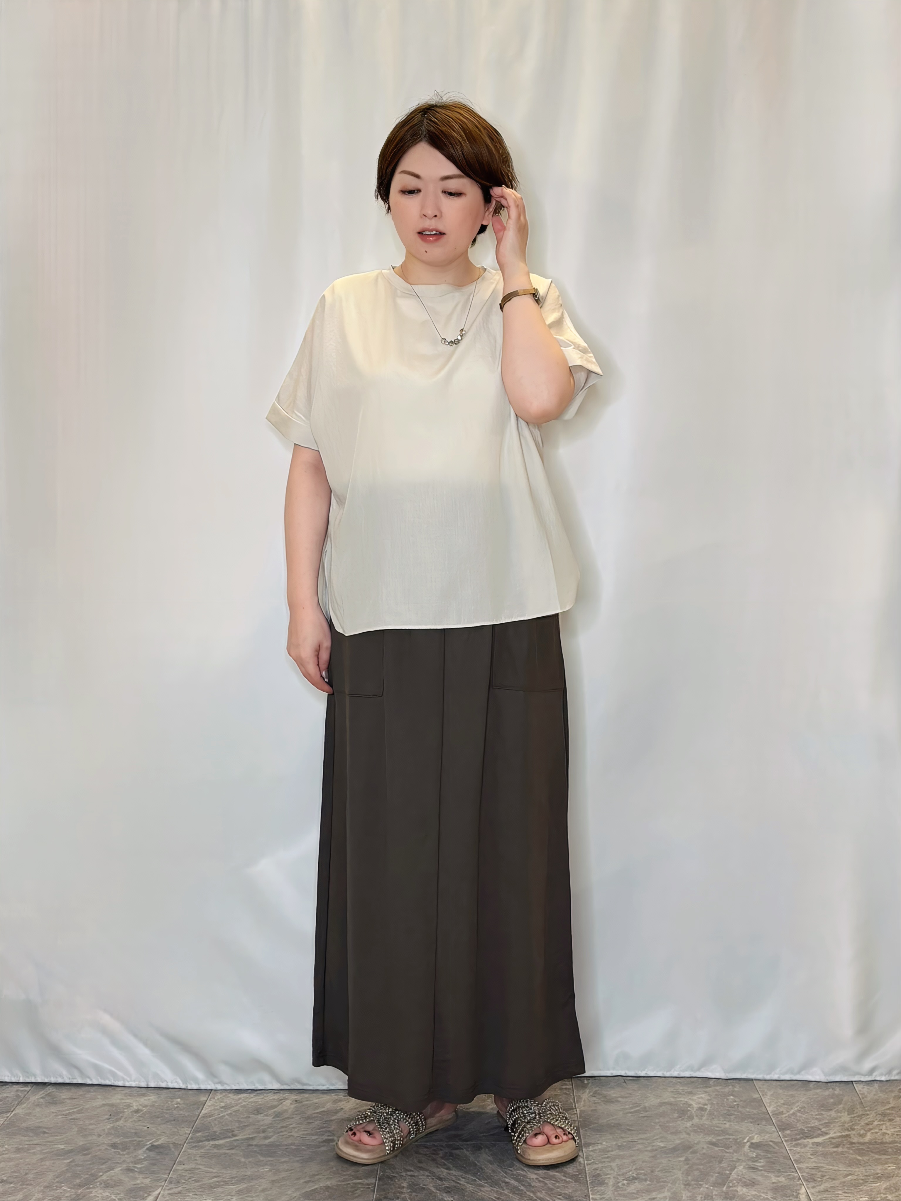 たみさんの「SHOO･LA･RUE｜【ひんやり/着丈選べる/体型カバー】洗濯後しわになりにくい さらさらドルマンブラウス」を使ったコーディネート