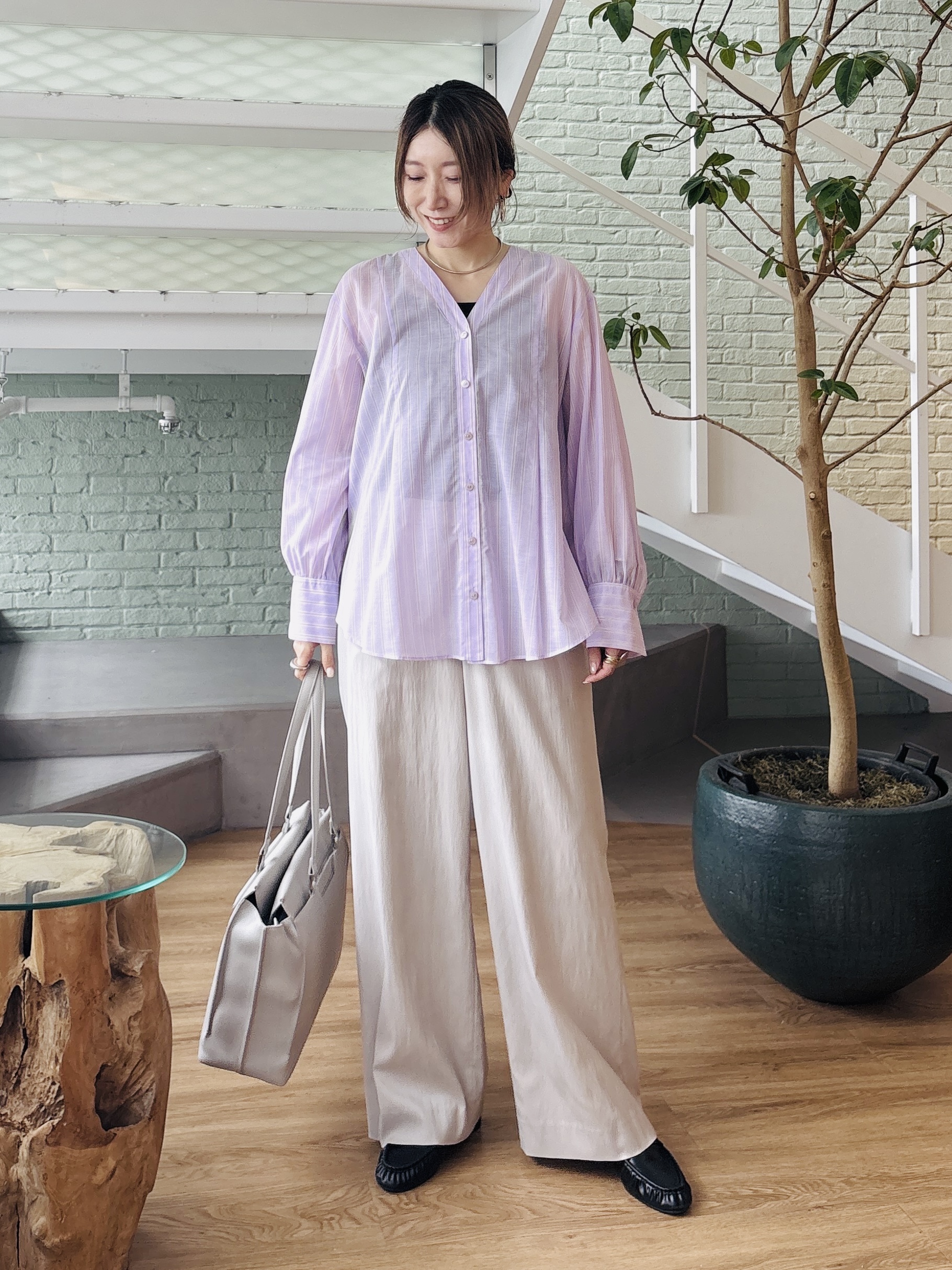 kotakiさんの「INDIVI｜【洗える／軽やか】無地＆ストライプ柄 切替タックブラウス」を使ったコーディネート