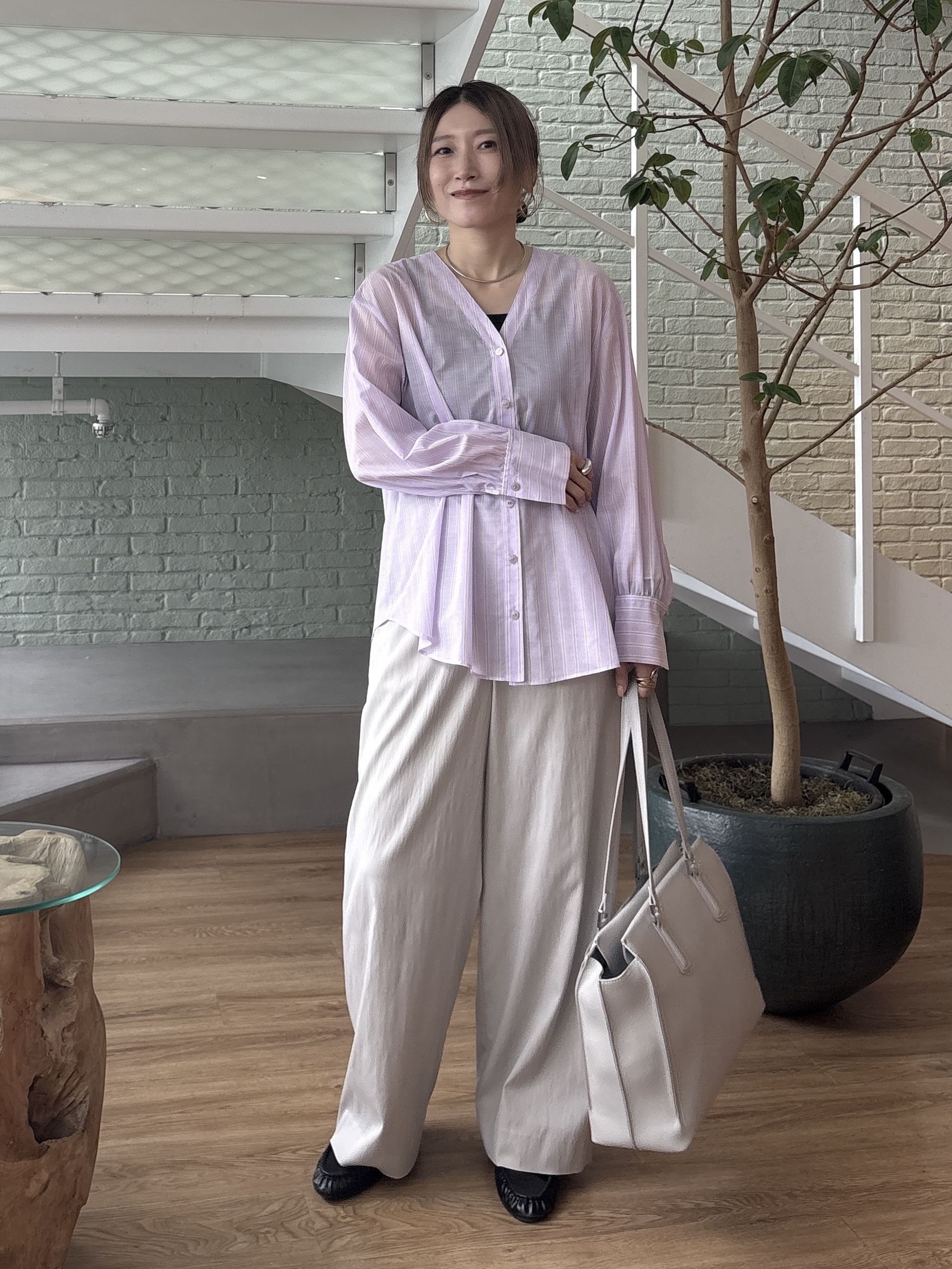 kotakiさんの「INDIVI｜【洗える／軽やか】無地＆ストライプ柄 切替タックブラウス」を使ったコーディネート
