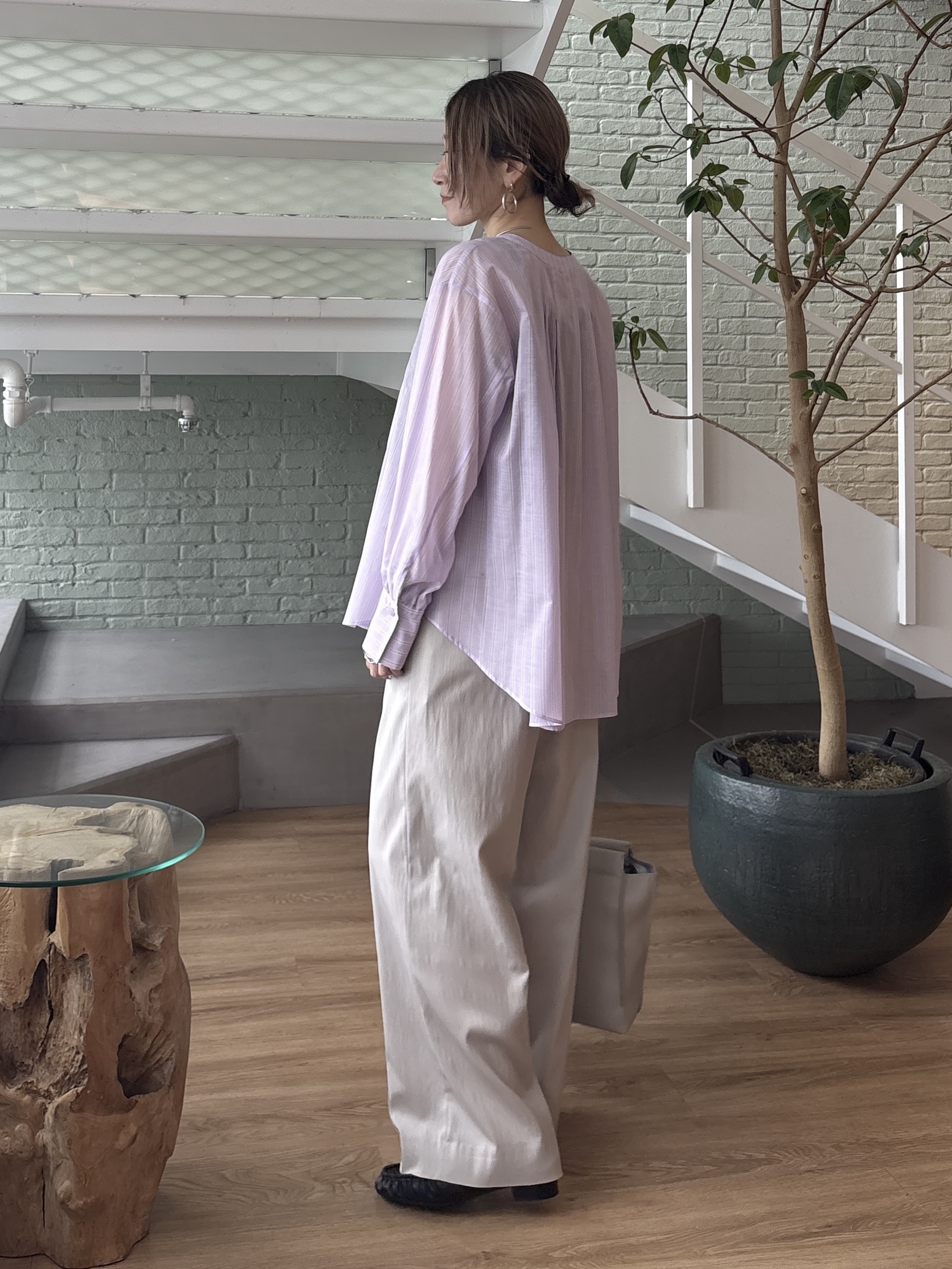 kotakiさんの「INDIVI｜【洗える／軽やか】無地＆ストライプ柄 切替タックブラウス」を使ったコーディネート